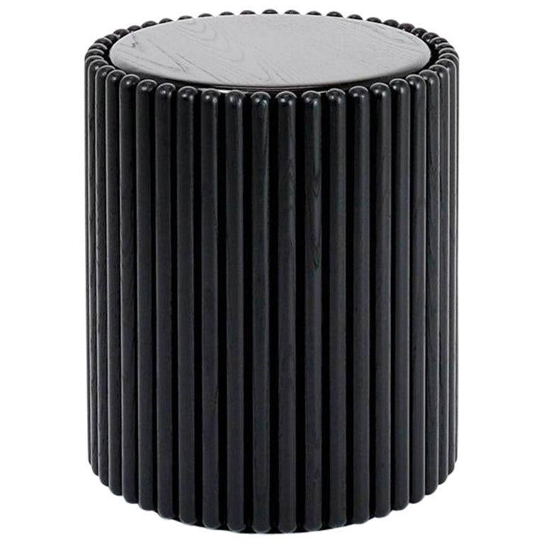Sgabello/tavolo rotondo in Wood con finitura laccata nera di Debra Folz