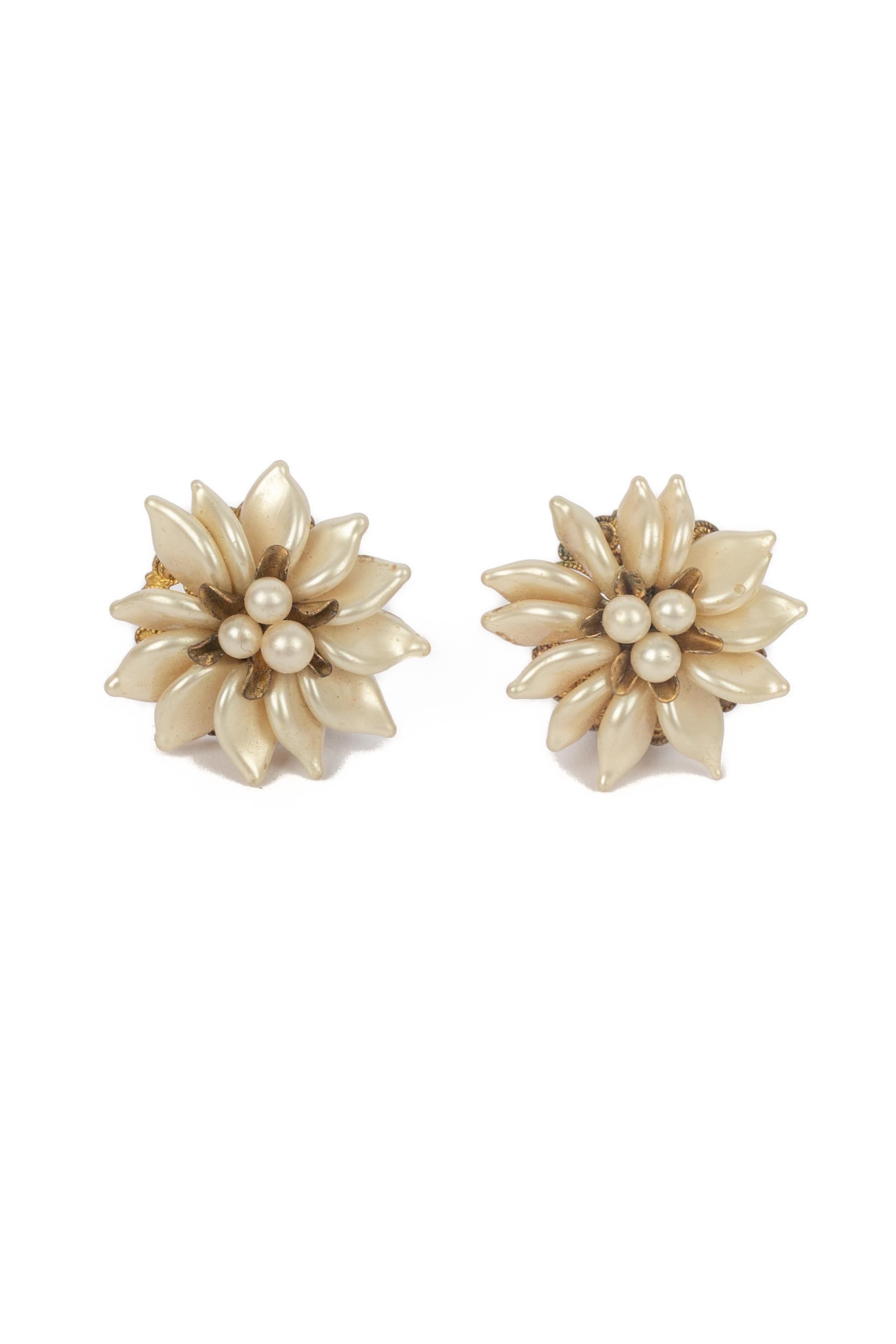 ROUSSELET - (Made in France) Orecchini a clip in metallo dorato con pasta di vetro a effetto perlato.

Condizioni:
Ottime condizioni

Dimensioni:
Altezza: 3 cm

SKU:BO68