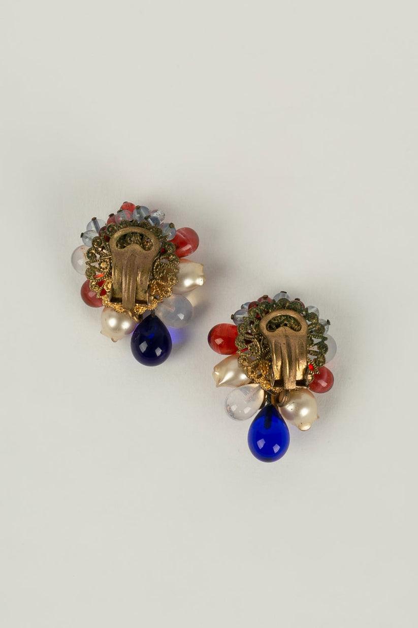 Rousselet Golden Metal Earrings Decorated with Multicolored Glass Beads In Excellent Condition For Sale In SAINT-OUEN-SUR-SEINE, FR