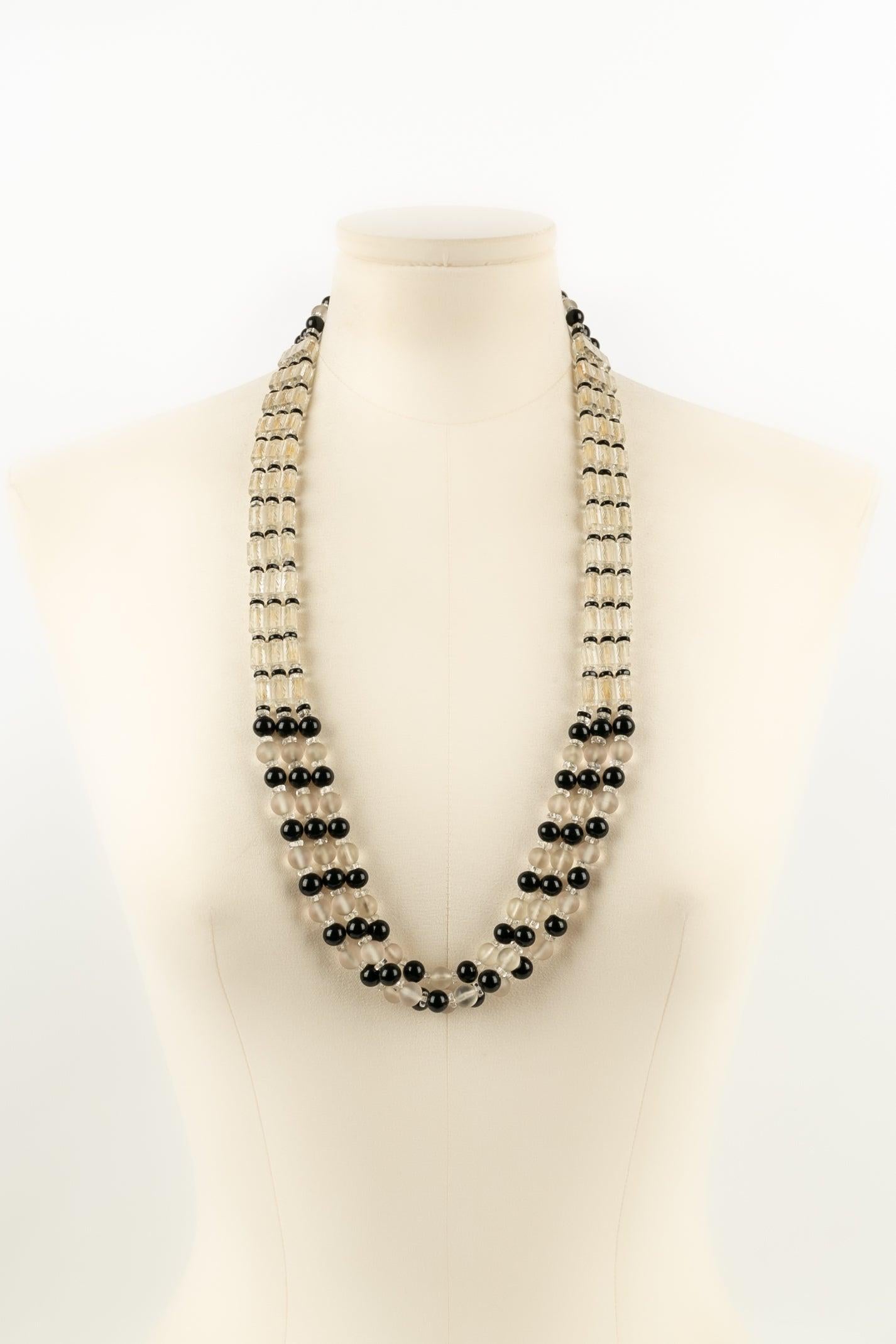 Rousselet - Necklace in transparent and black glass pearls.

Additional information:
Condition: Very good condition
Dimensions: Length: 74 cm
Period: 20th Century

Seller Reference: BC199