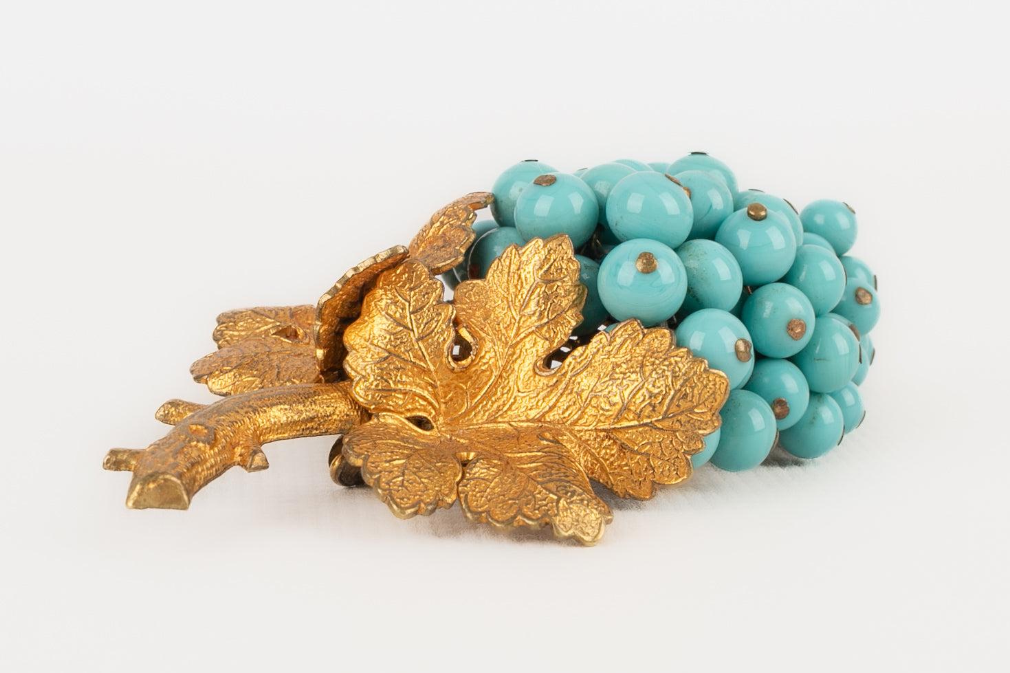 De las mujeres Broche de uva de metal dorado del Taller Rousselet en venta