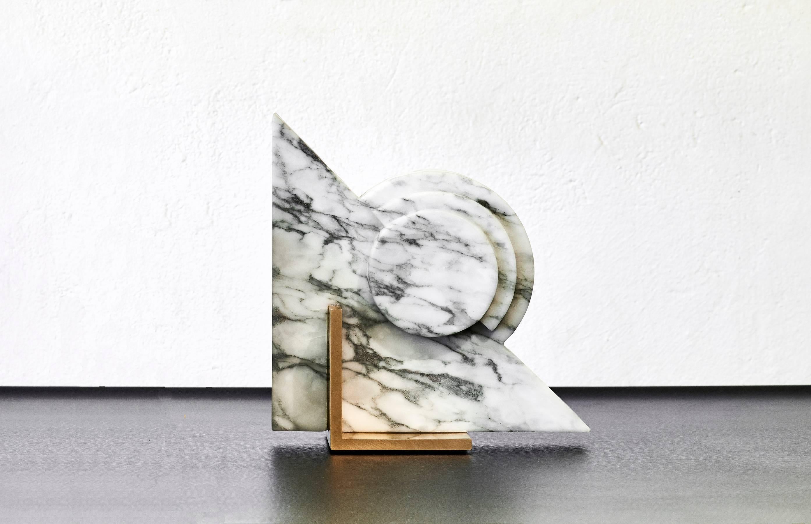 Meet Roussy; one of the new Oh So Single Odd bookend personalities. You can now mix and match colours and shapes throughout our range.
Roussy is available in white marble and a brushed brass base.
The marble is hand carved into the geometric shape,