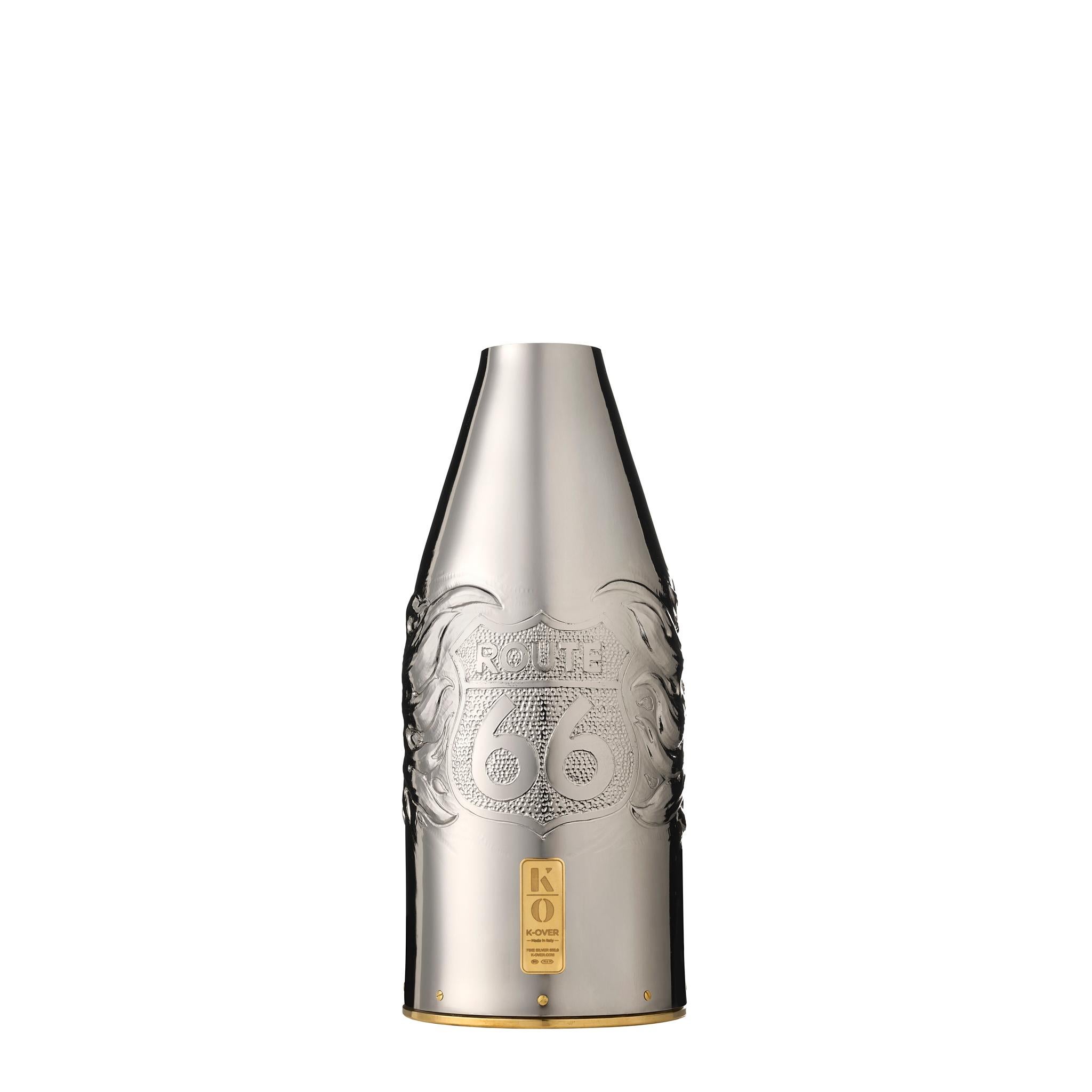 
Route 66 Champagne Cover – Limited Edition
Bring a touch of freedom and iconic American style to your champagne.
This elegant cover is inspired by the legendary Route 66, the ultimate symbol of adventure and the open road. Perfect for motorcycle