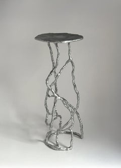 Route Table 01.01 aus Aluminiumguss von Sofia Karnukaeva