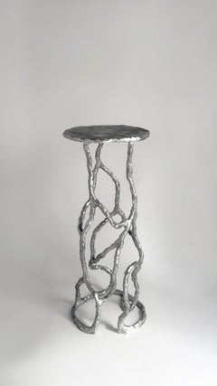 Route Table 01.02 aus Aluminiumguss von Sofia Karnukaeva