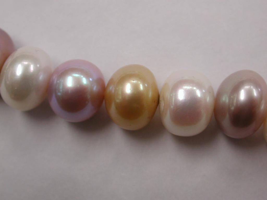 Row of Multicolored Bouton Shaped Cultured Pearls with 9 Carat Gold Ball Snap In New Condition In London, GB