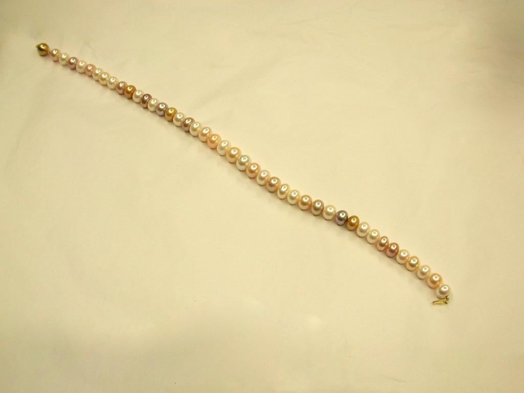 Row of Multicolored Bouton Shaped Cultured Pearls with 9 Carat Gold Ball Snap 1