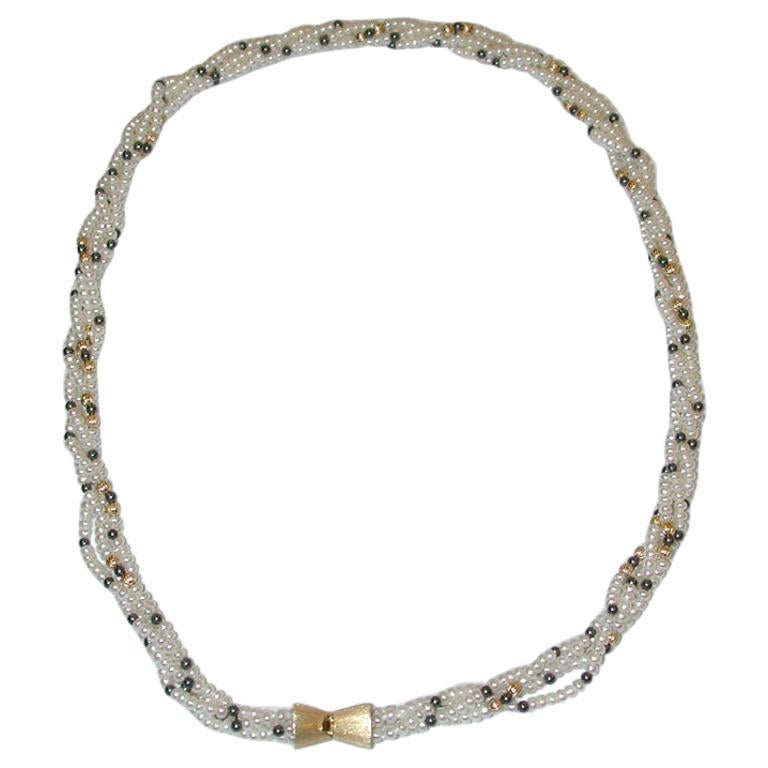 Row of Twisted White Multi-Bouton Shaped Cultered Pearls, 18ct Gold Snap