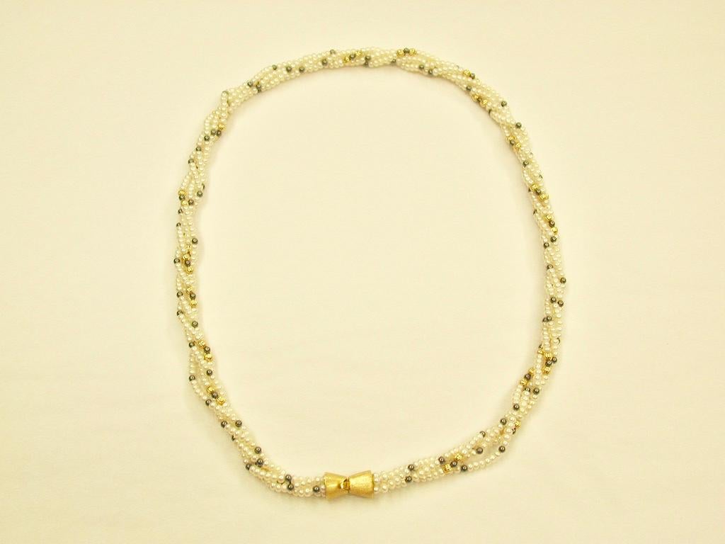 Women's or Men's Row of Twisted White Multi-Bouton Shaped Cultered Pearls, 18ct Gold Snap