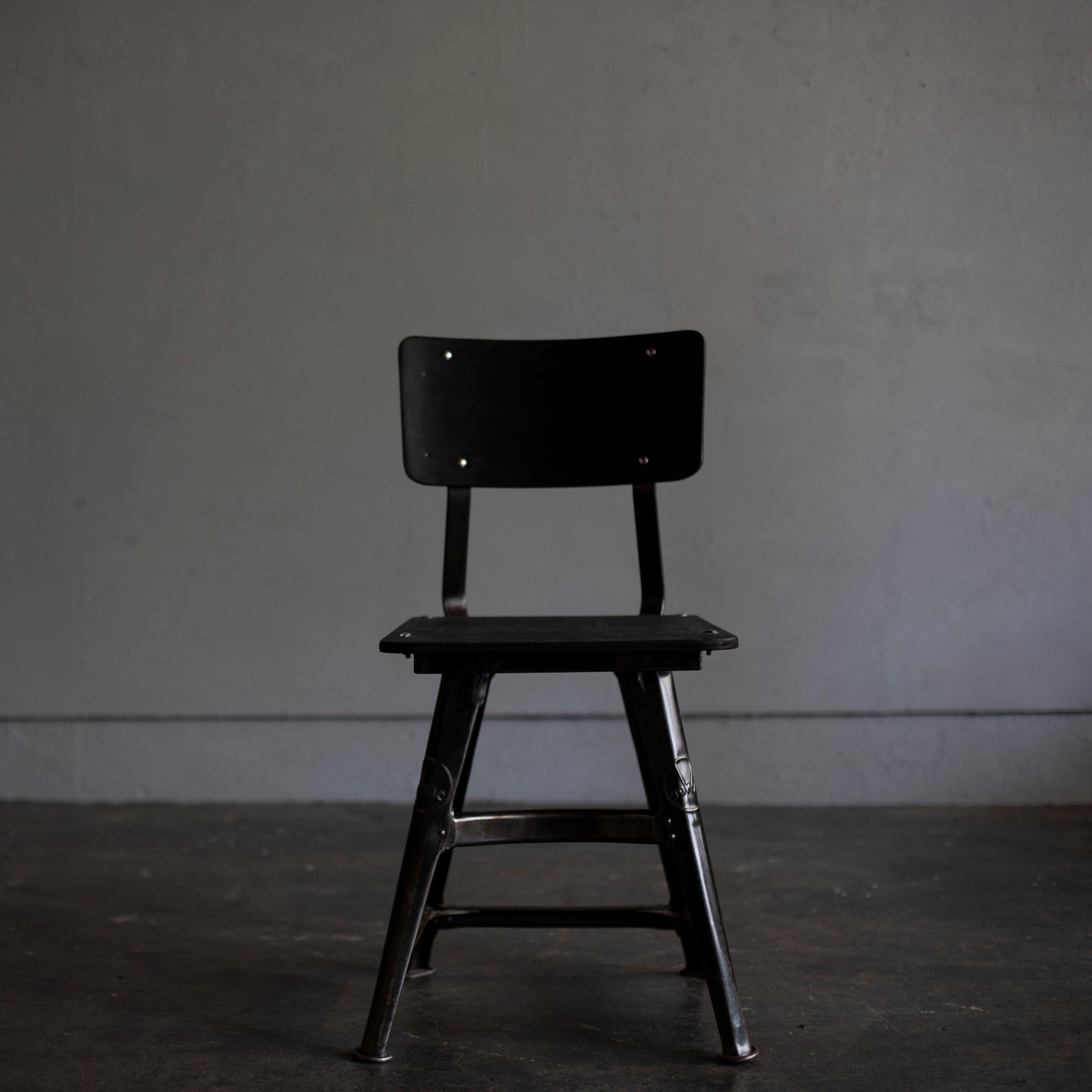 Rowac workshop chair, the model no. 11, in restored and repainted condition.
Wooden parts are not original made new and painted in black.