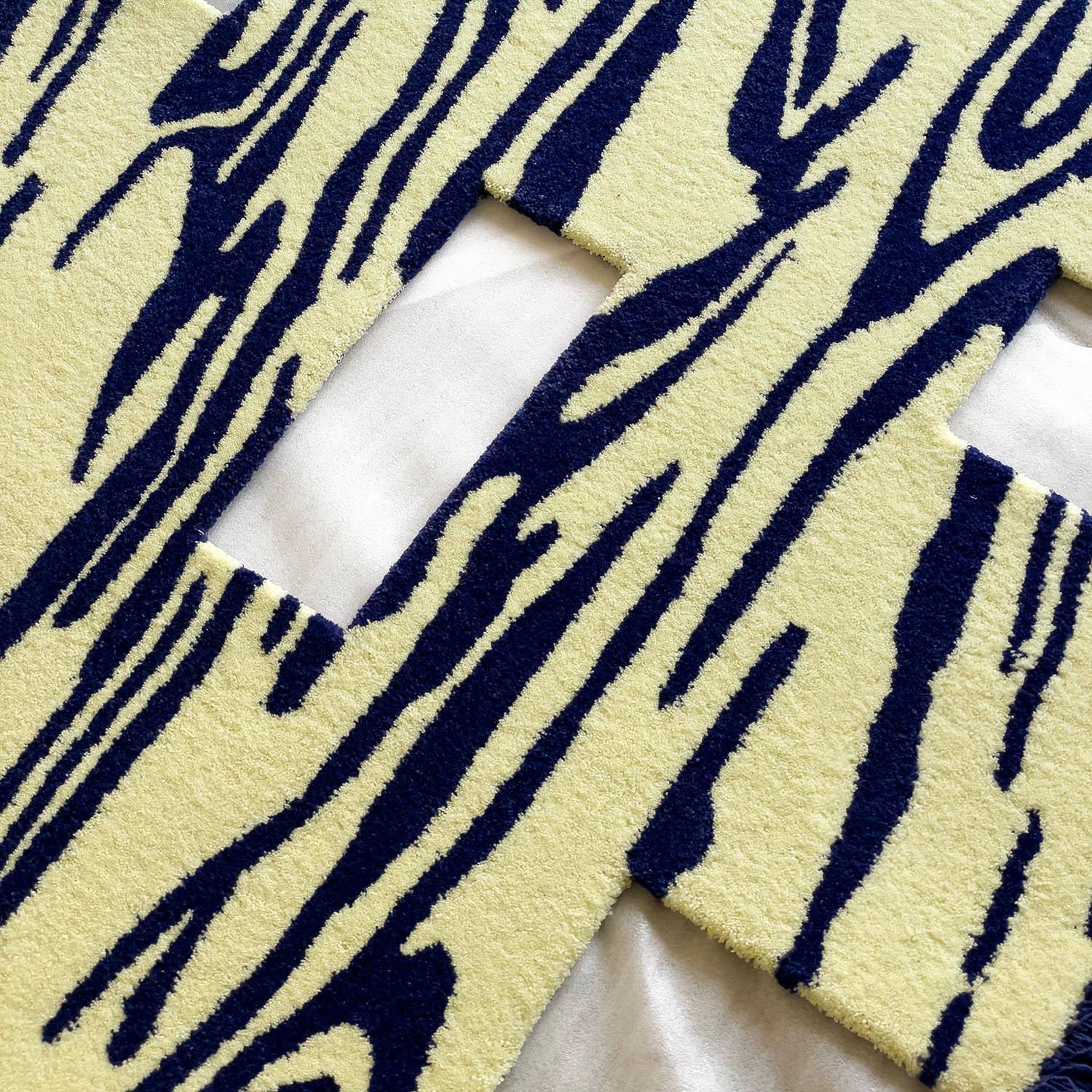 Nylon Tappeto unico Rowdy Oil in nylon multicolore di Studio A in vendita