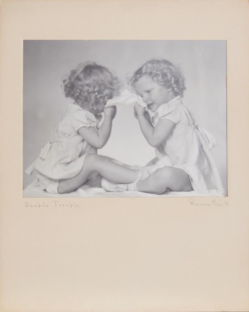 Double pantalon, 1941, signé Gelatin Silver Print par Rowena Fruth