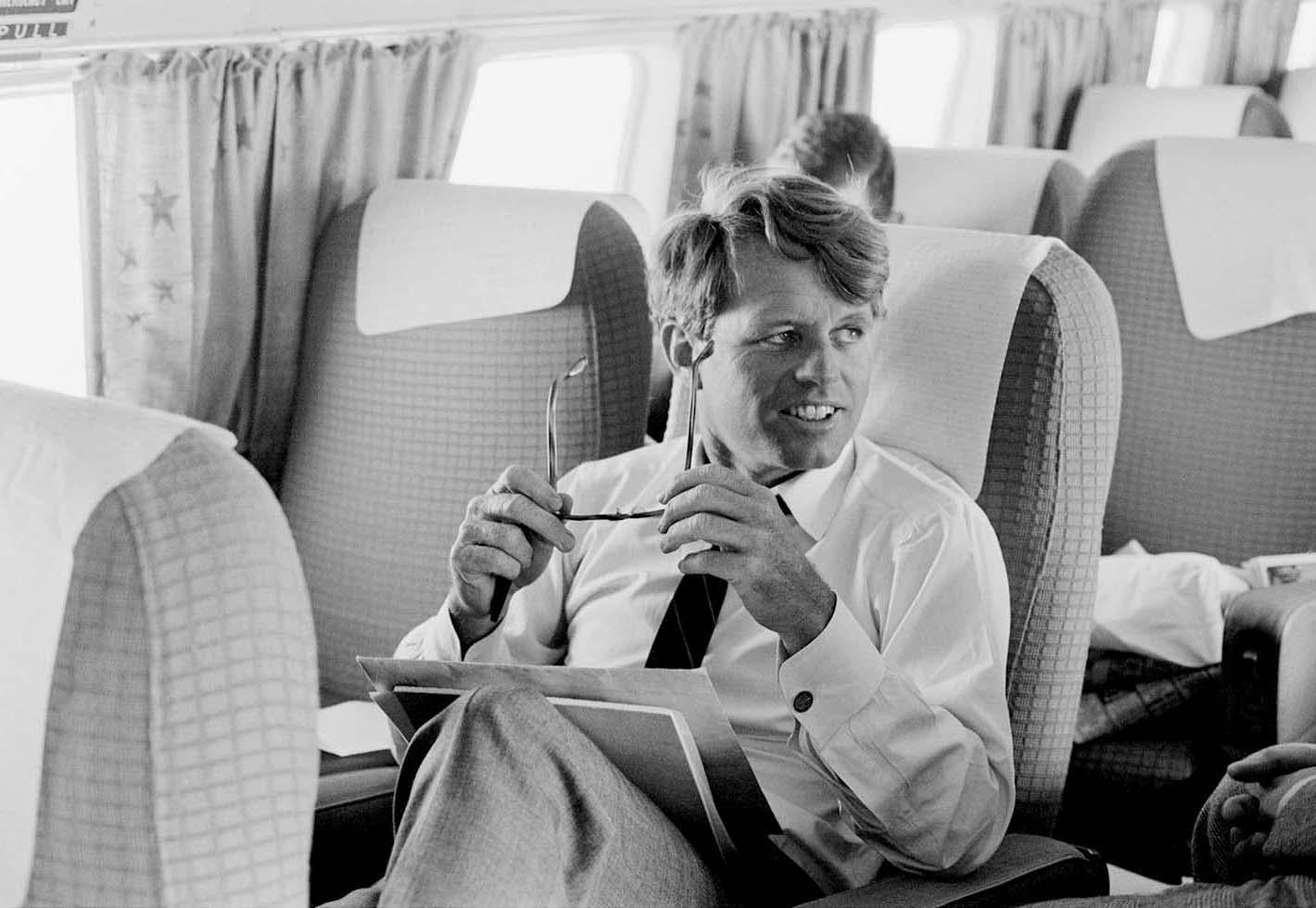 Rowland Scherman Black and White Photograph – Bobby Kennedy