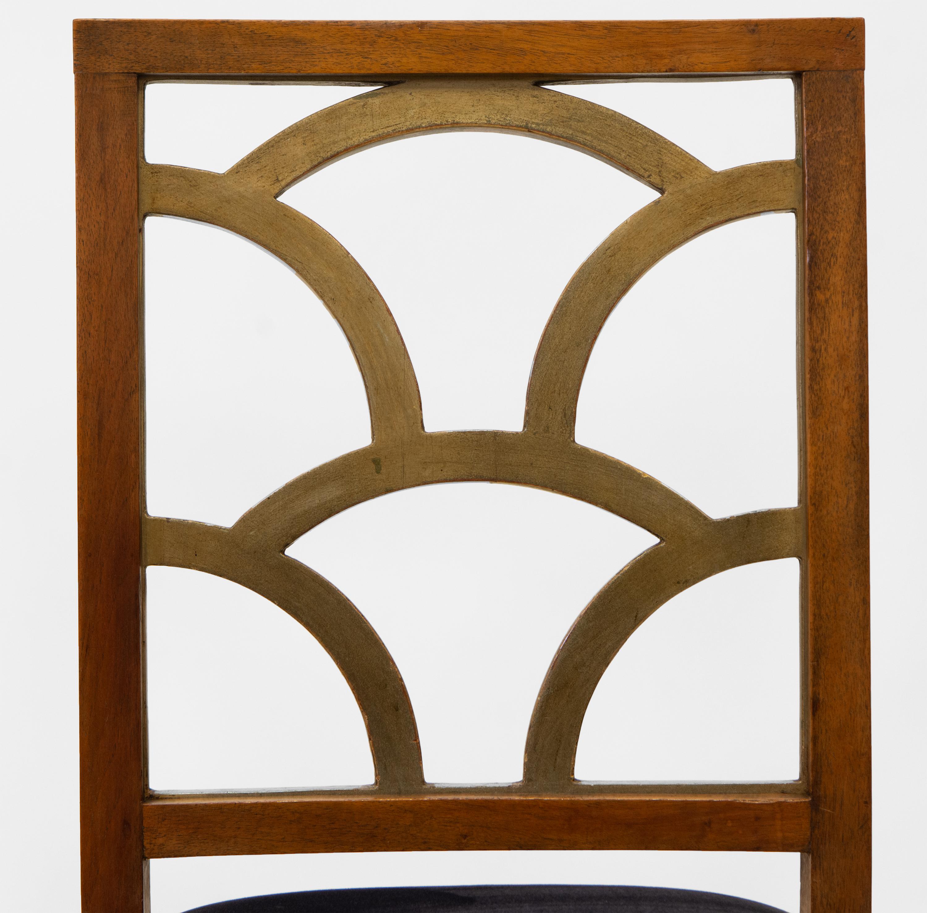 Rowley Gallery Art Deco-Paar  Nussbaum Wolke Form zurück Side Chairs 1930's im Zustand „Gut“ in Norwich, GB