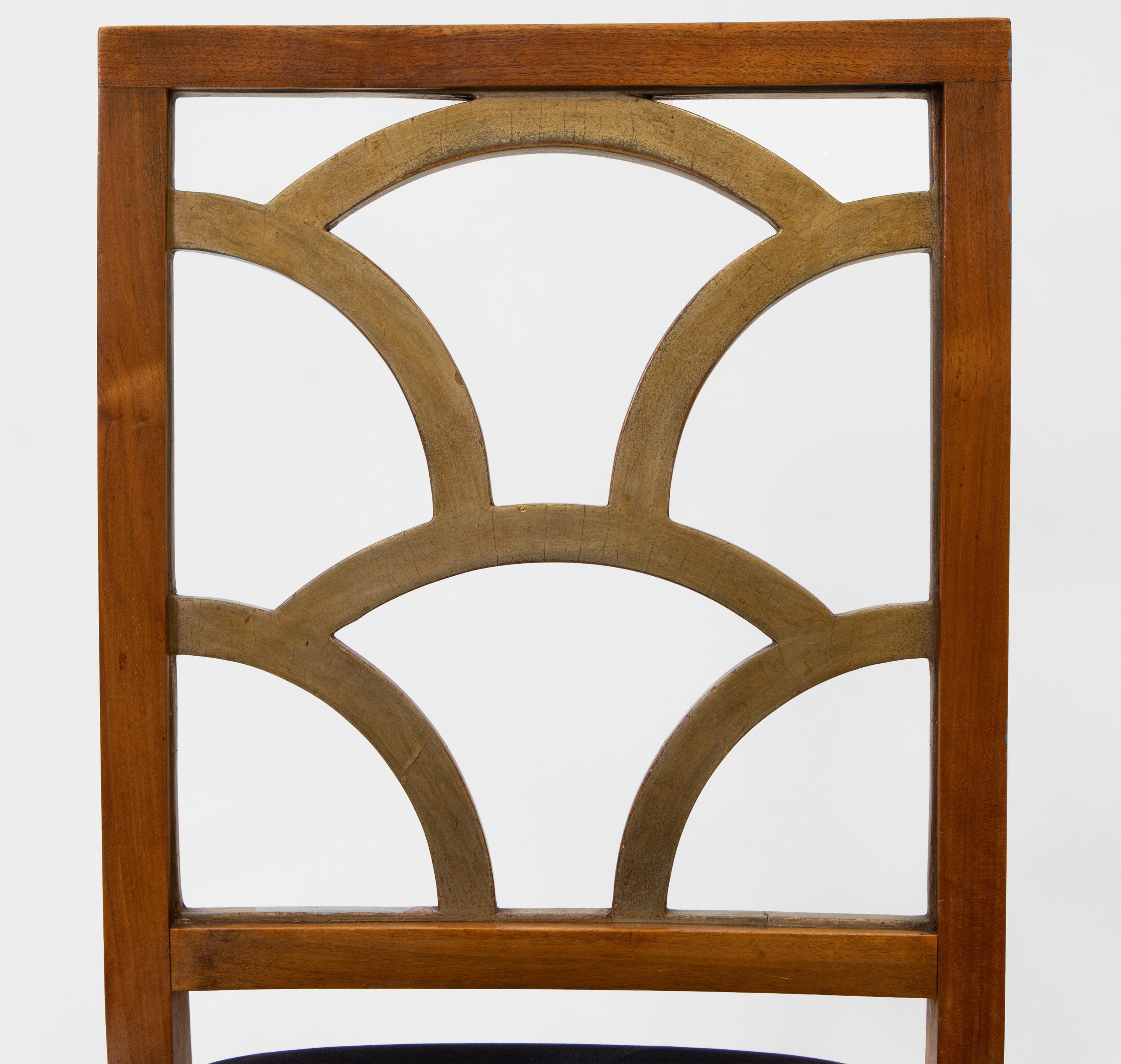 Rowley Gallery Art Deco-Paar  Nussbaum Wolke Form zurück Side Chairs 1930's (Mitte des 20. Jahrhunderts)