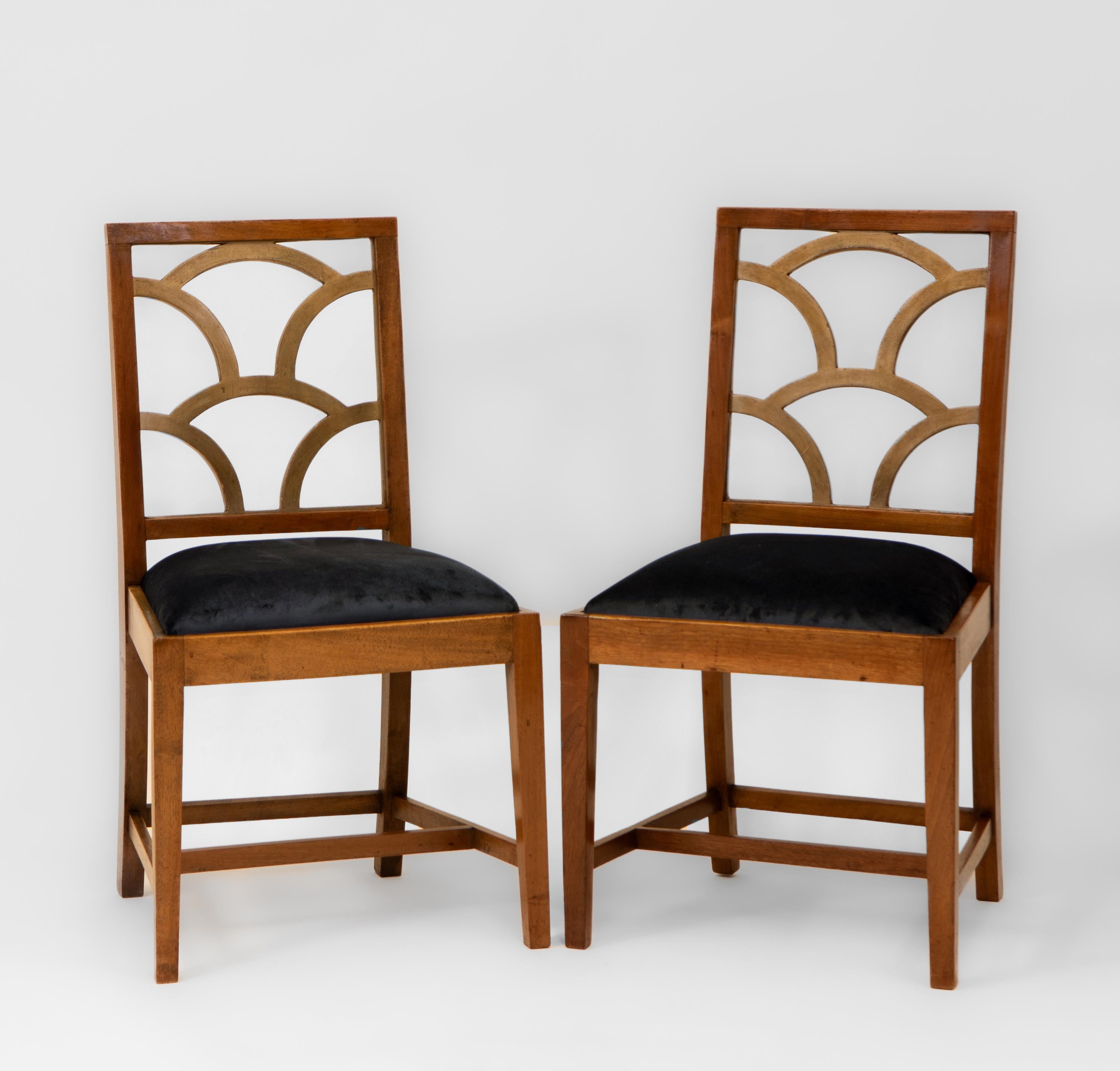 Rowley Gallery Art Deco Pair Of  Walnut Cloud Form Back Side Chairs 1930's For Sale 3
