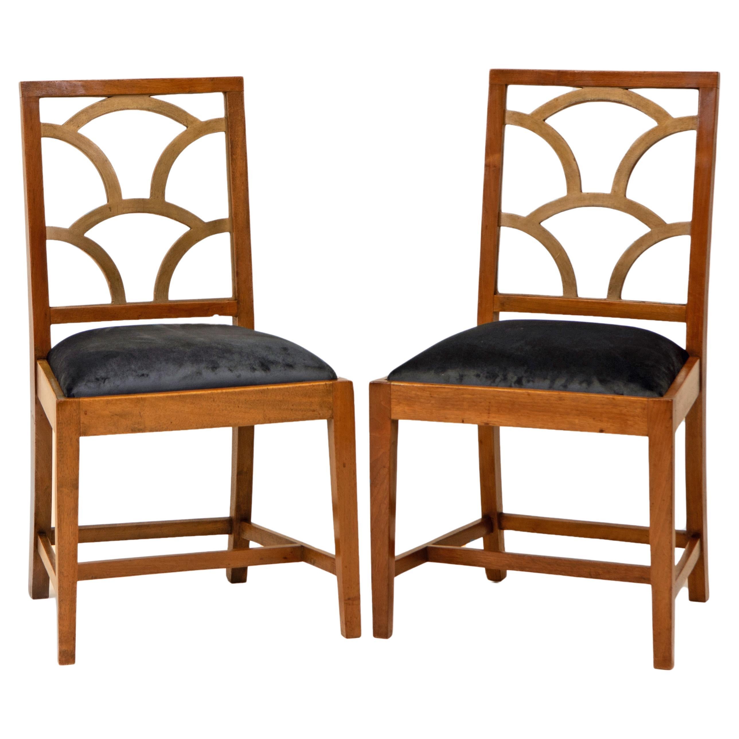 Rowley Gallery Art Deco-Paar  Nussbaum Wolke Form zurück Side Chairs 1930's