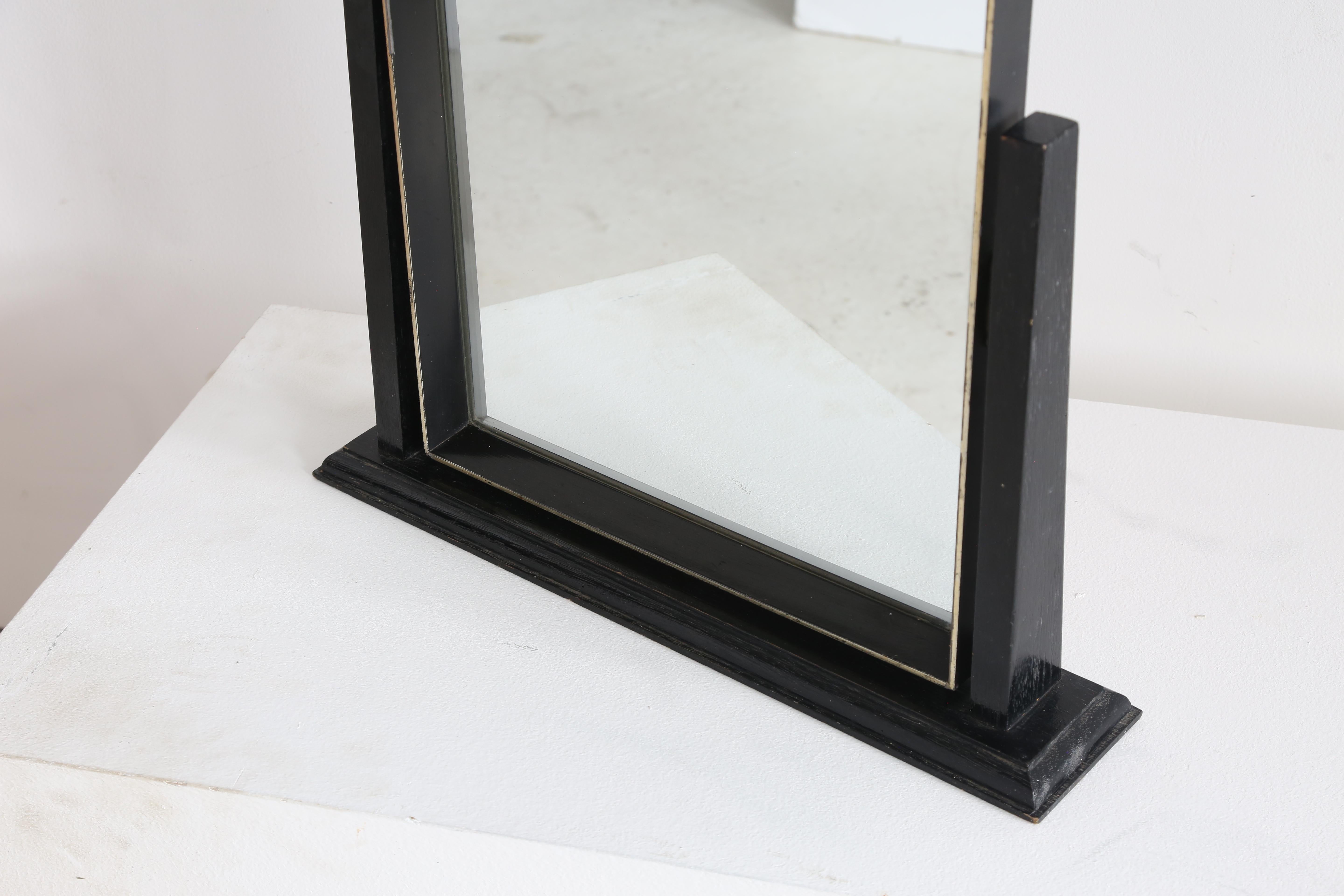 Super smart table top adjustable mirror.

Cerused oak and silver edge gilt frame.

British made by Rowley Gallery during 1950s.

Some small loses to the silver gilt, see close up.

H 43 cm x W 45 cm x D 10cm