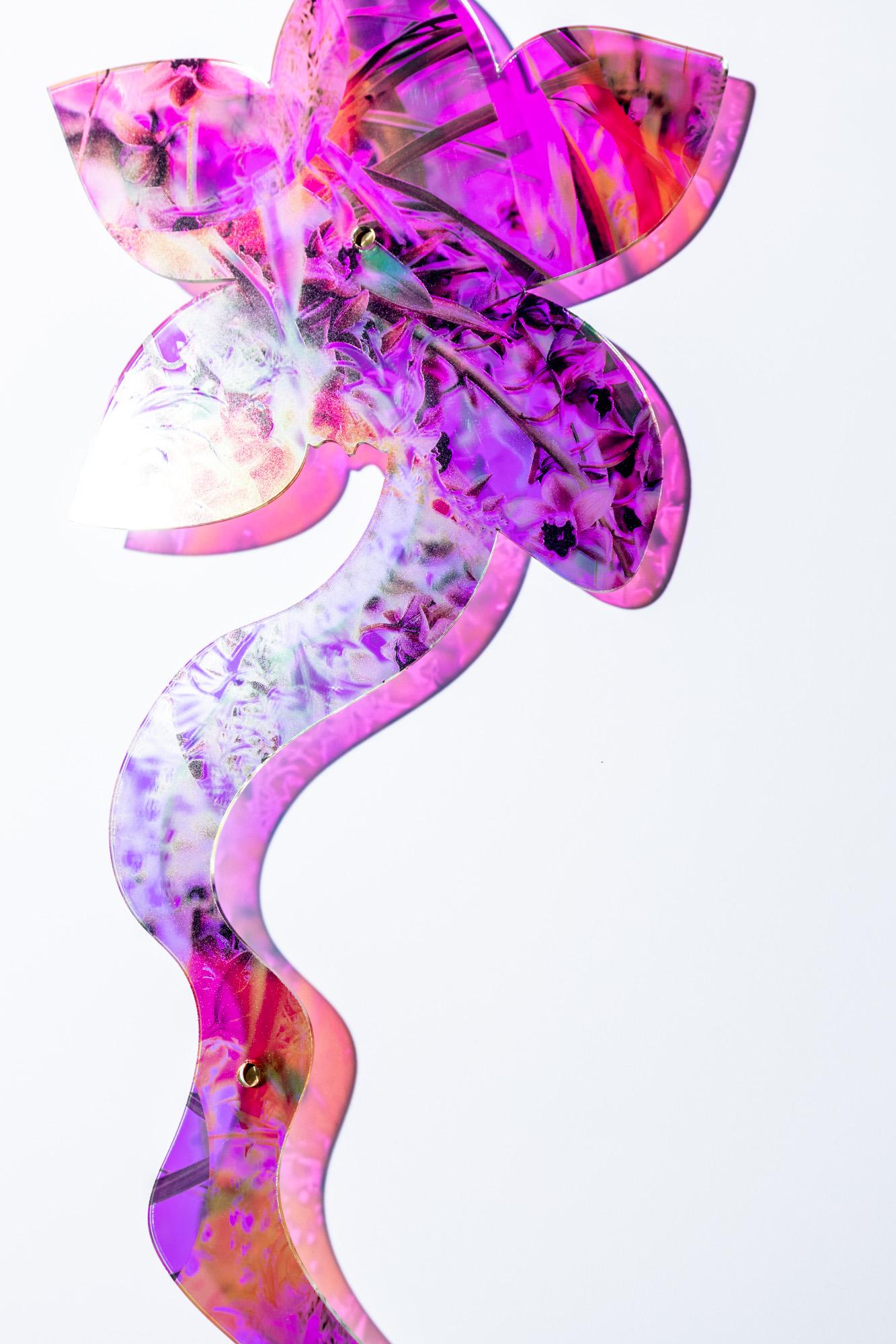 Orchidee auf beiden Seiten (Weiß), Abstract Sculpture, von Roxana Azar