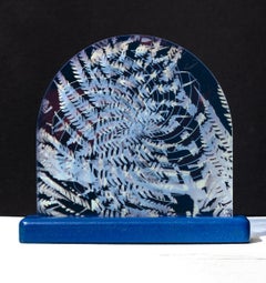 "Fern Spiral Series 3" Materiale iridescente, dicroico, botanico, scultura
