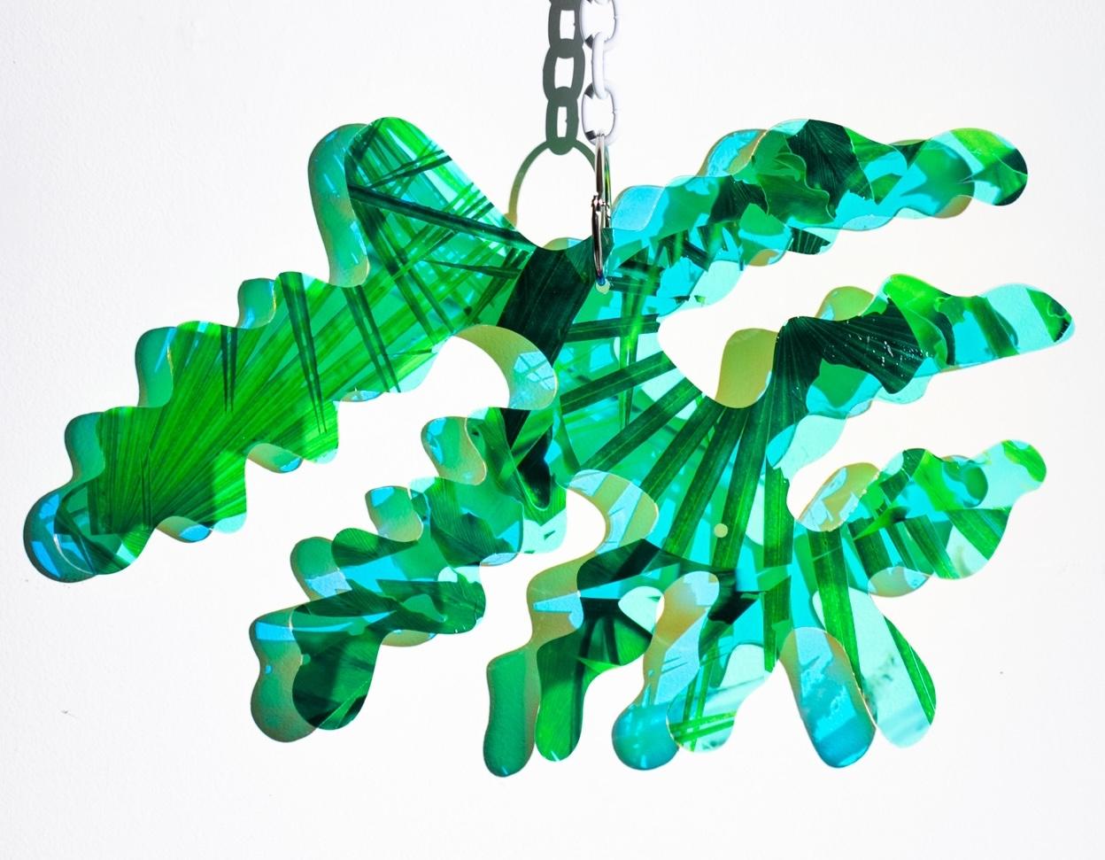„ „Frazzled““, Hängende abstrakte Skulptur, durchscheinend, reflektierend im Angebot 3