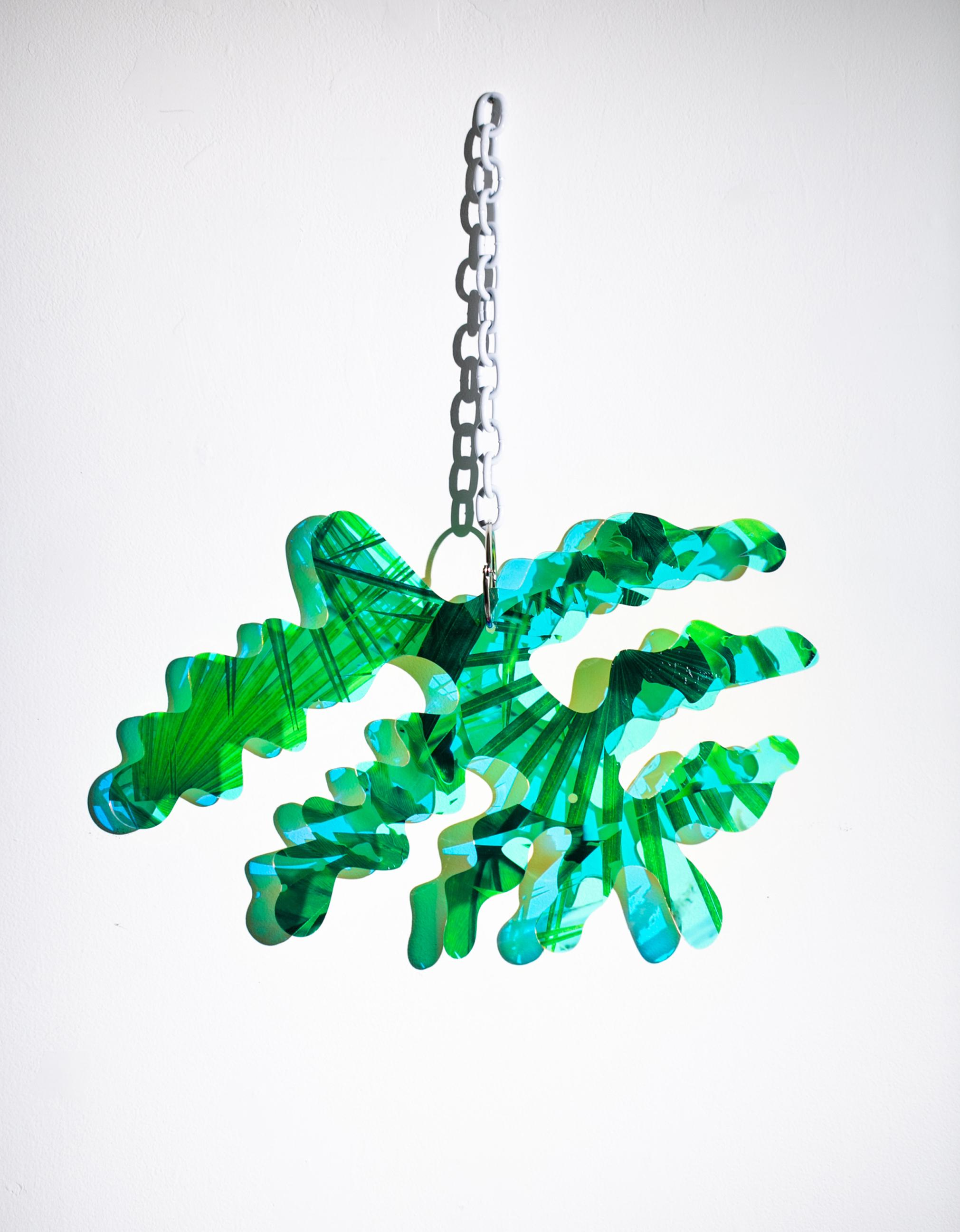 Sculpture abstraite suspendue « Frazzled », translucide et réfléchissante