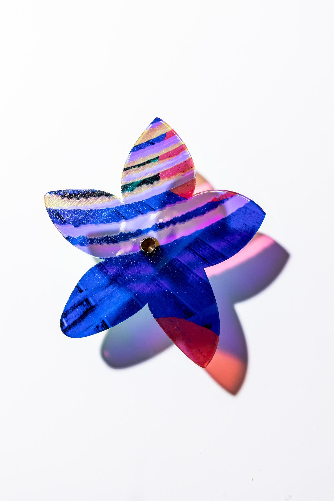 Série Étoile de fleurs 1 - Sculpture de Roxana Azar