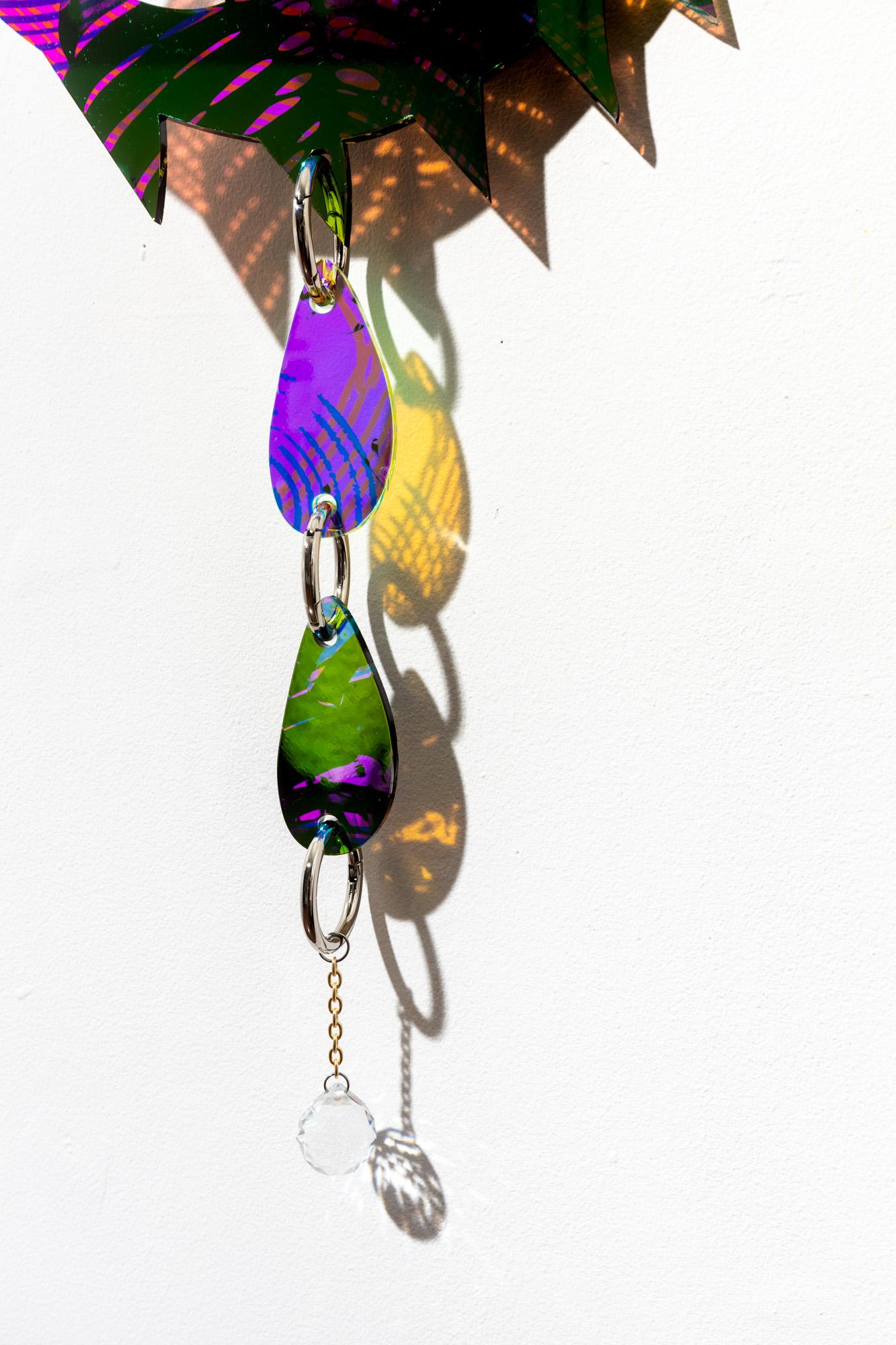 Too Many Teardrops Suncatcher ( Too Many Teardrops Suncatcher) en vente 6