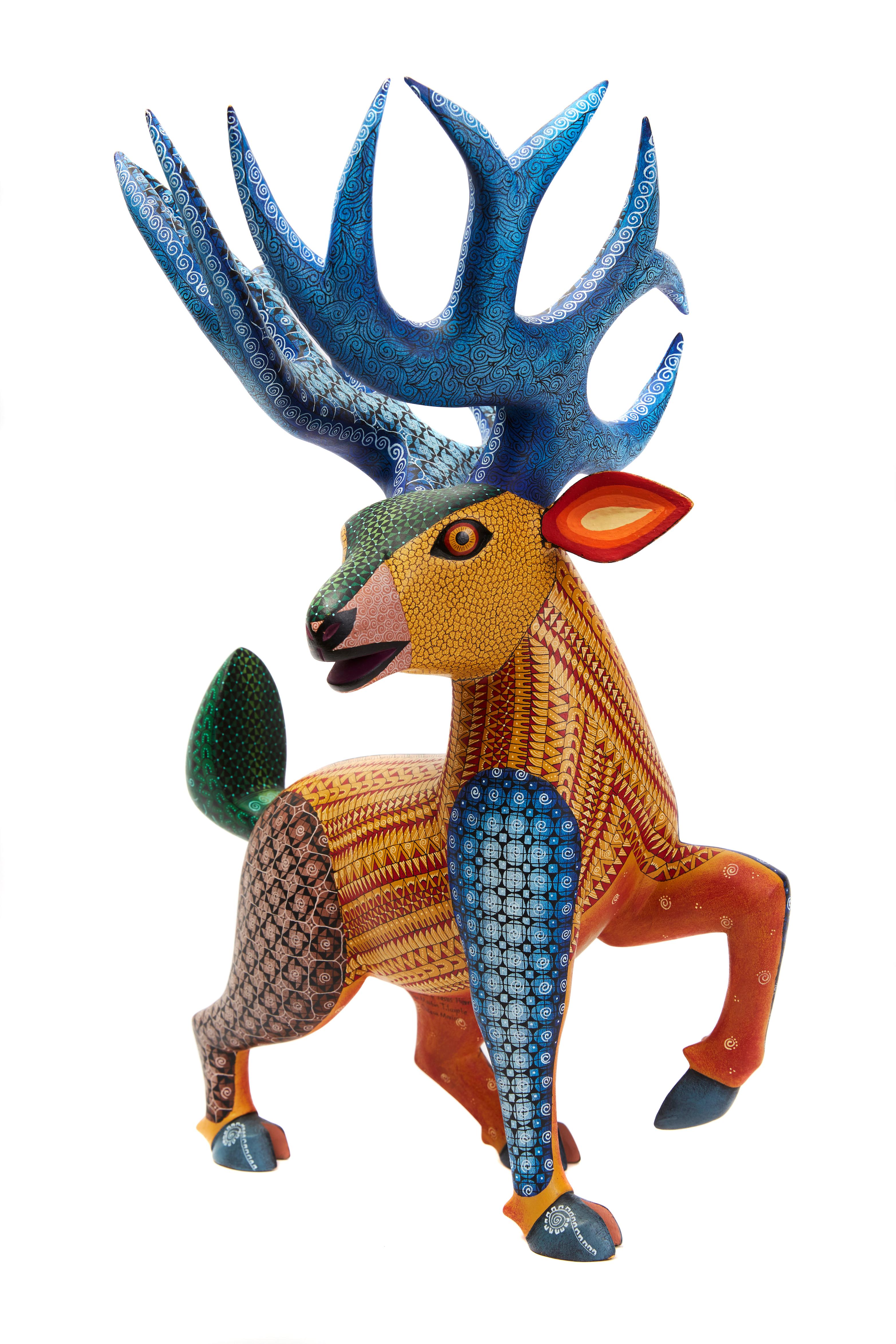 Venado, Deer,  Mexican Alebrije, Mexican Folk Art, Oaxaca Wood Carving - Sculpture by Roxana y Jesus Hernandez