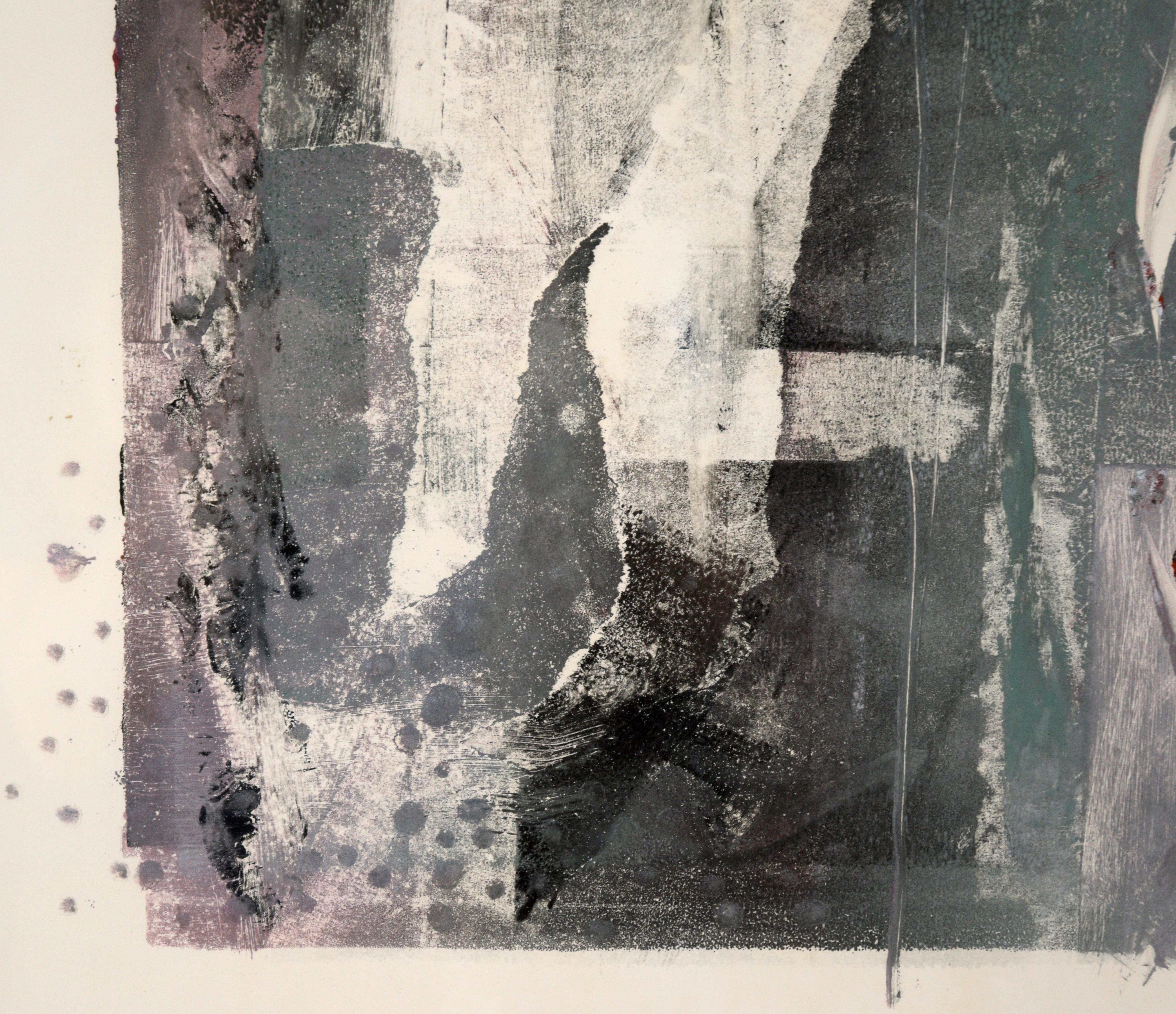 Monoprint abstrait et audacieux de Roxanne Lu (20e siècle). Cette pièce est composée de formes botaniques posées sur de grandes taches de magenta pâle, de vert olive, de gris et de bleu pâle.

Signé, daté et marqué du couperet de l'artiste dans le