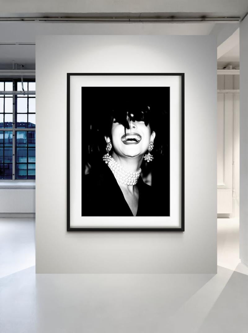 Betty Lago, photographie d'art - Noir Portrait Photograph par Roxanne Lowit