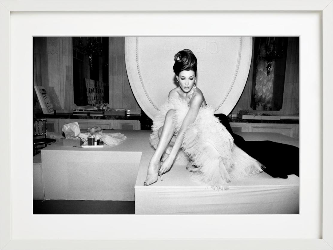 Carla Bruni, Kunstfotografie – Photograph von Roxanne Lowit