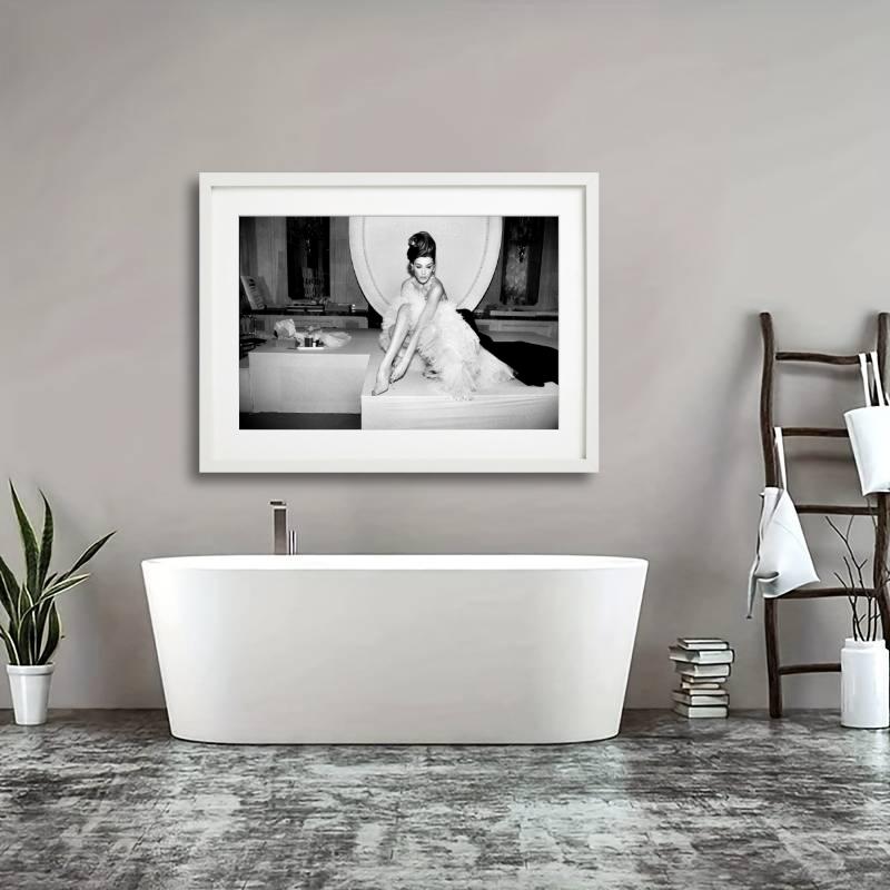 Carla Bruni, Kunstfotografie (Zeitgenössisch), Photograph, von Roxanne Lowit