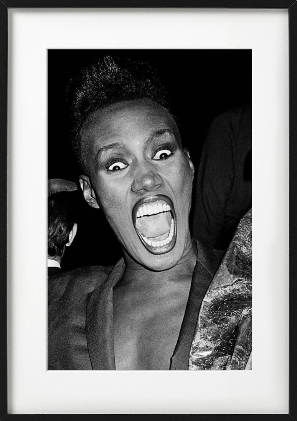 Grace Jones, Paris - Porträt der Sängerin und Schauspielerin, Fine Art Photography, 1994 im Angebot 1