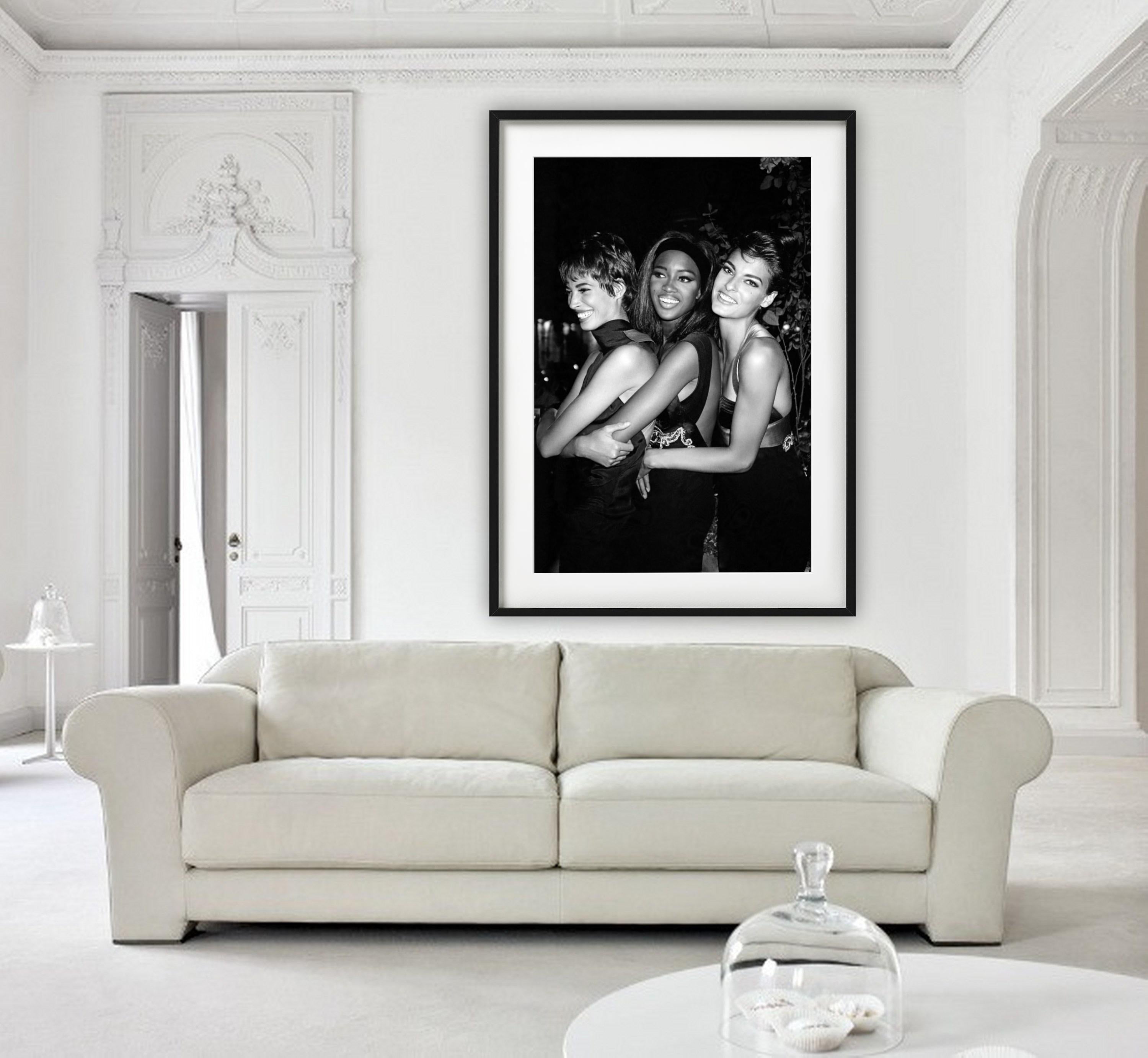 Group Hug, Christy Turlington, Naomi Campbell et Linda Evangelista photographiées par Roxanne Lowit. 

Tous les tirages sont en édition limitée. Disponible en plusieurs tailles. Encadrement haut de gamme sur demande. Toutes les impressions sont