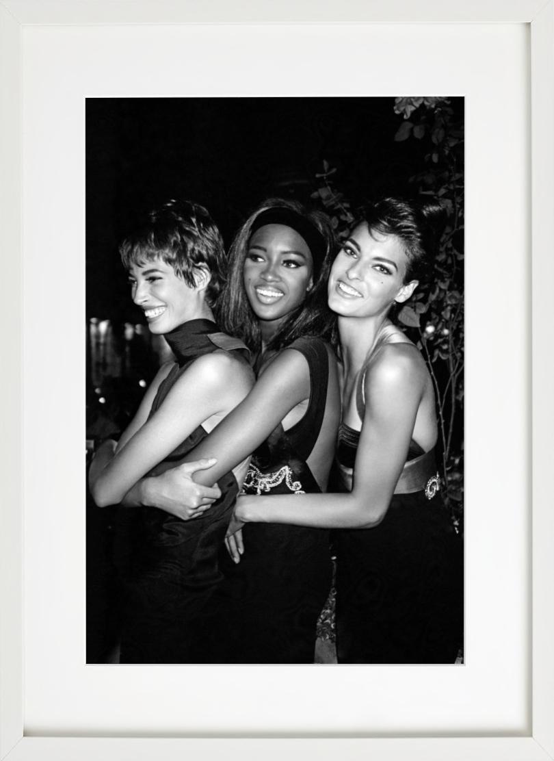Étreinte de groupe, Supermodèles, Photographie d'art en vente 4