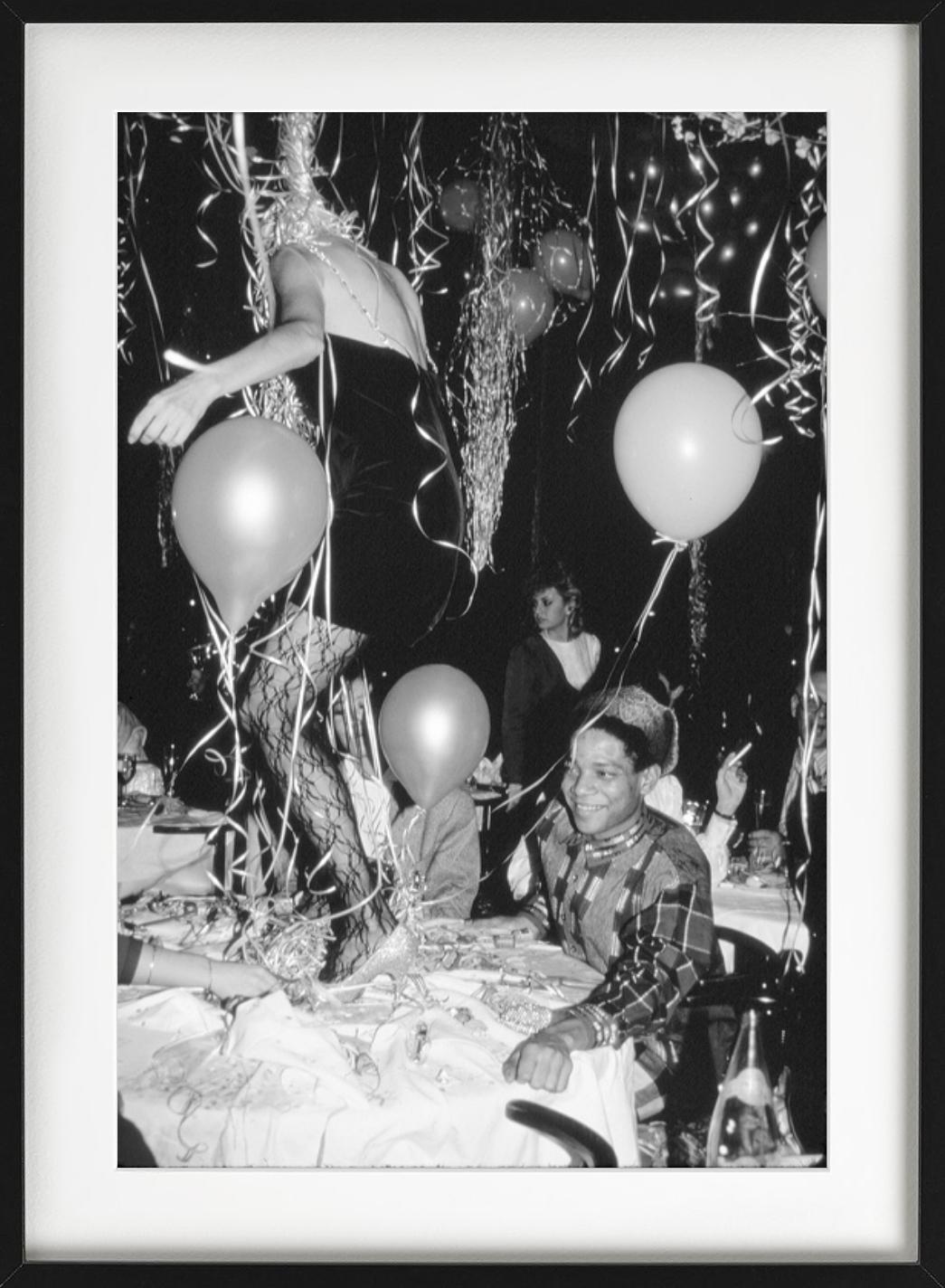 Jean-Michel Basquiat Art in Area Party - Fotografía artística en blanco y negro, 1985 en venta 5