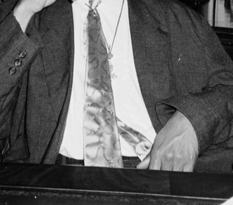 Jean-Michel Basquiat II - Ritratto in abito, Diptych Fine Arts, 1985 - Black and White Photograph Nero di Roxanne Lowit
