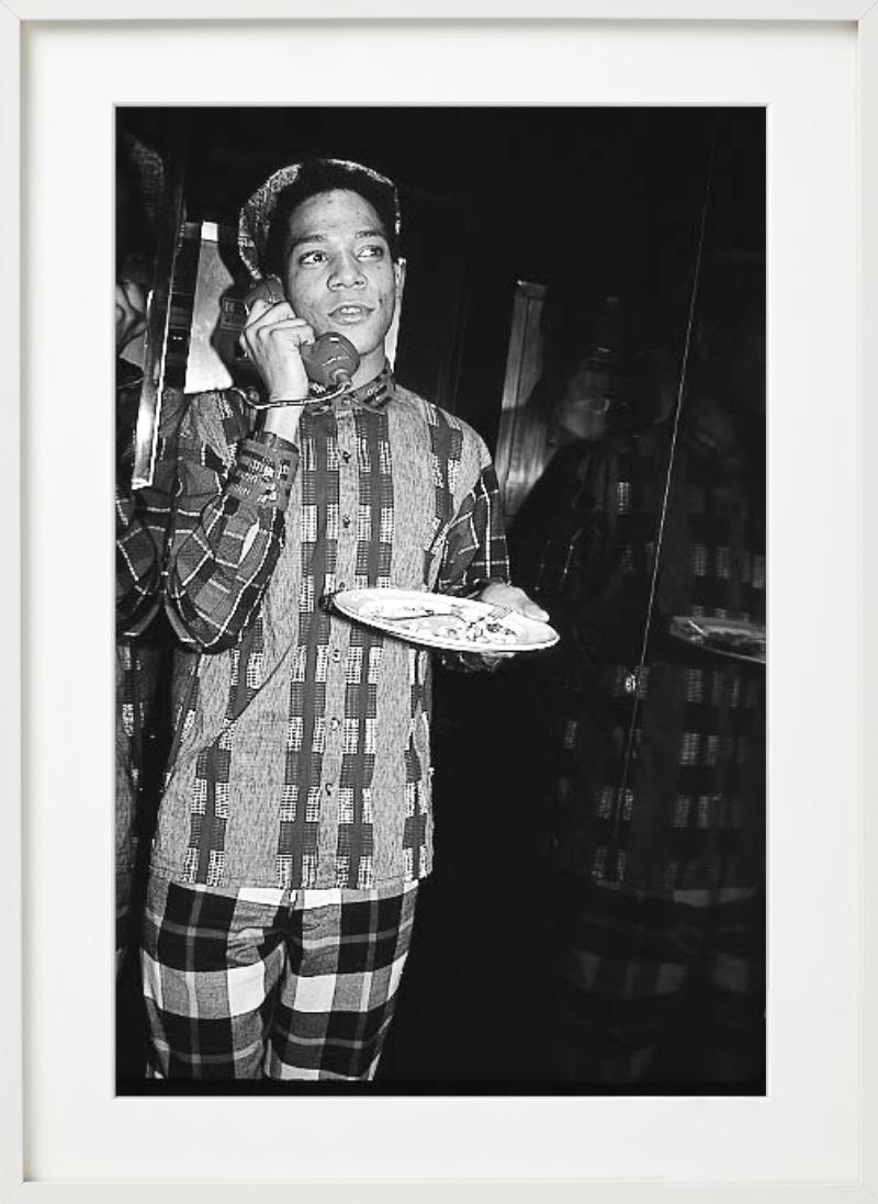 Jean-Michel Basquiat – Porträt in einem Anzug, Kunstfotografie, 1985 im Angebot 4