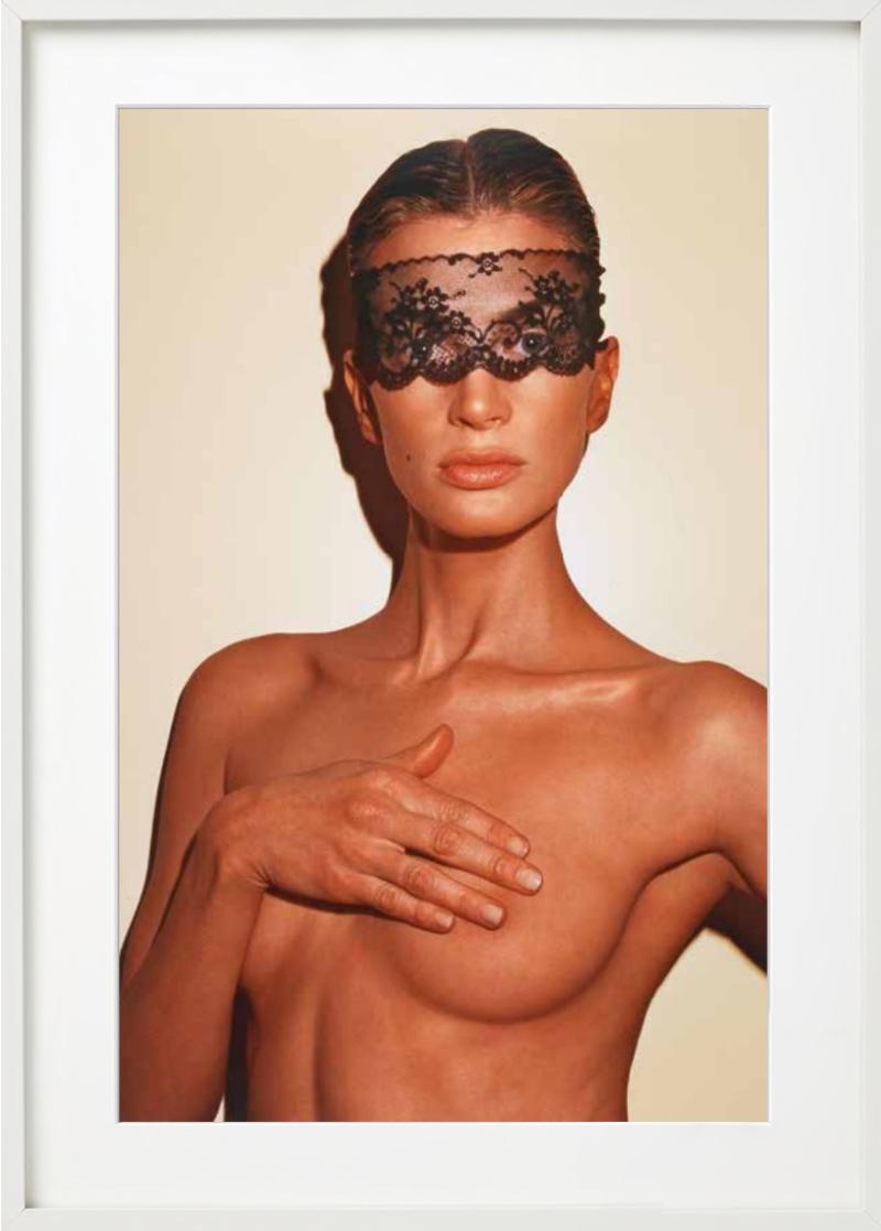 Kristen McMenamy (Braun), Nude Photograph, von Roxanne Lowit