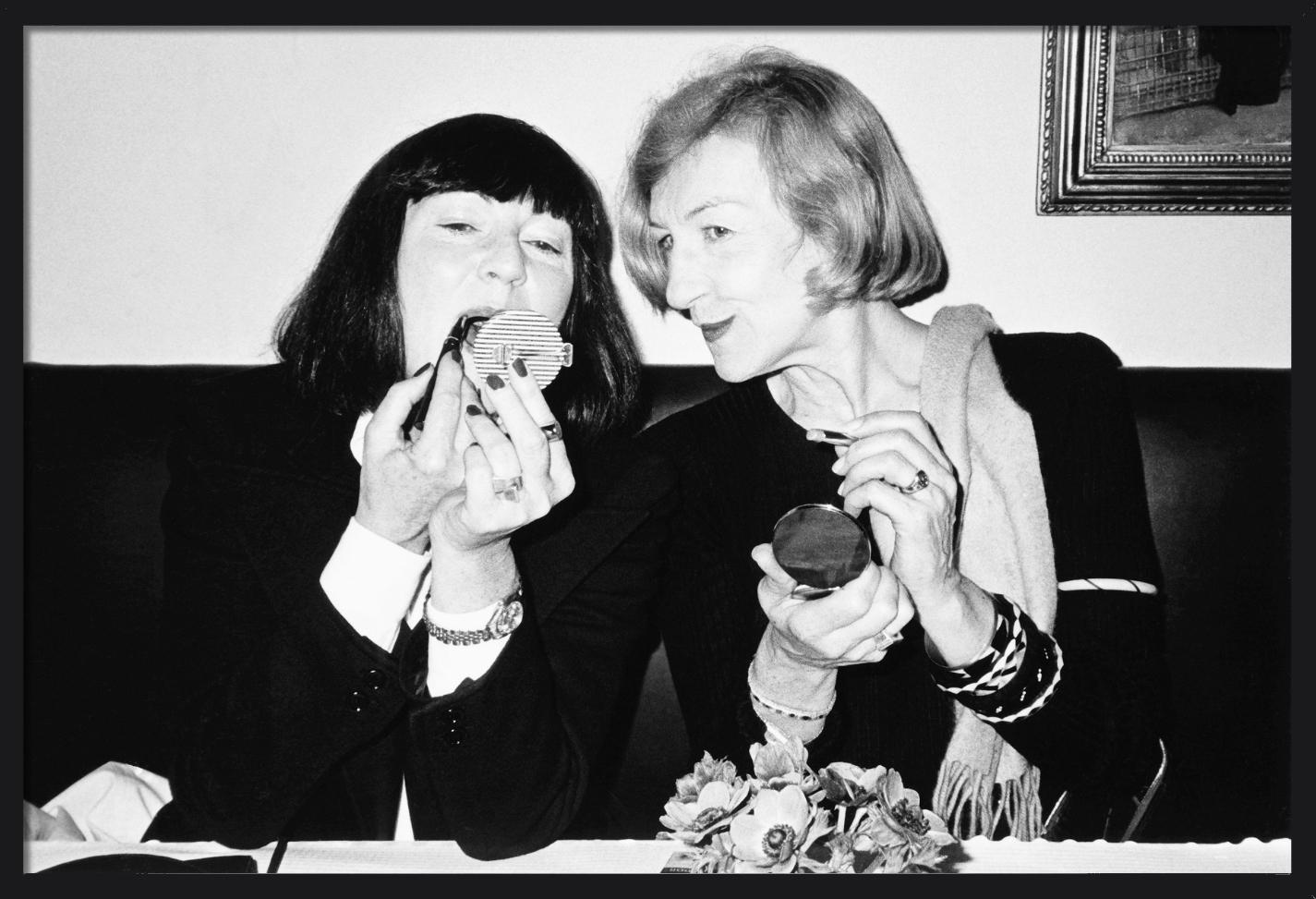 Make up - June Newton&Andree Putman, Les Bouchons - fotografia artistica, 1981 in vendita 1