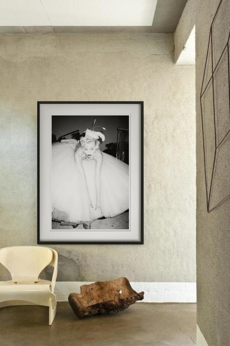 Nadja a Galliano, Parigi - ritratto in gonna di tulle, fotografia artistica 1994-95 in vendita 10