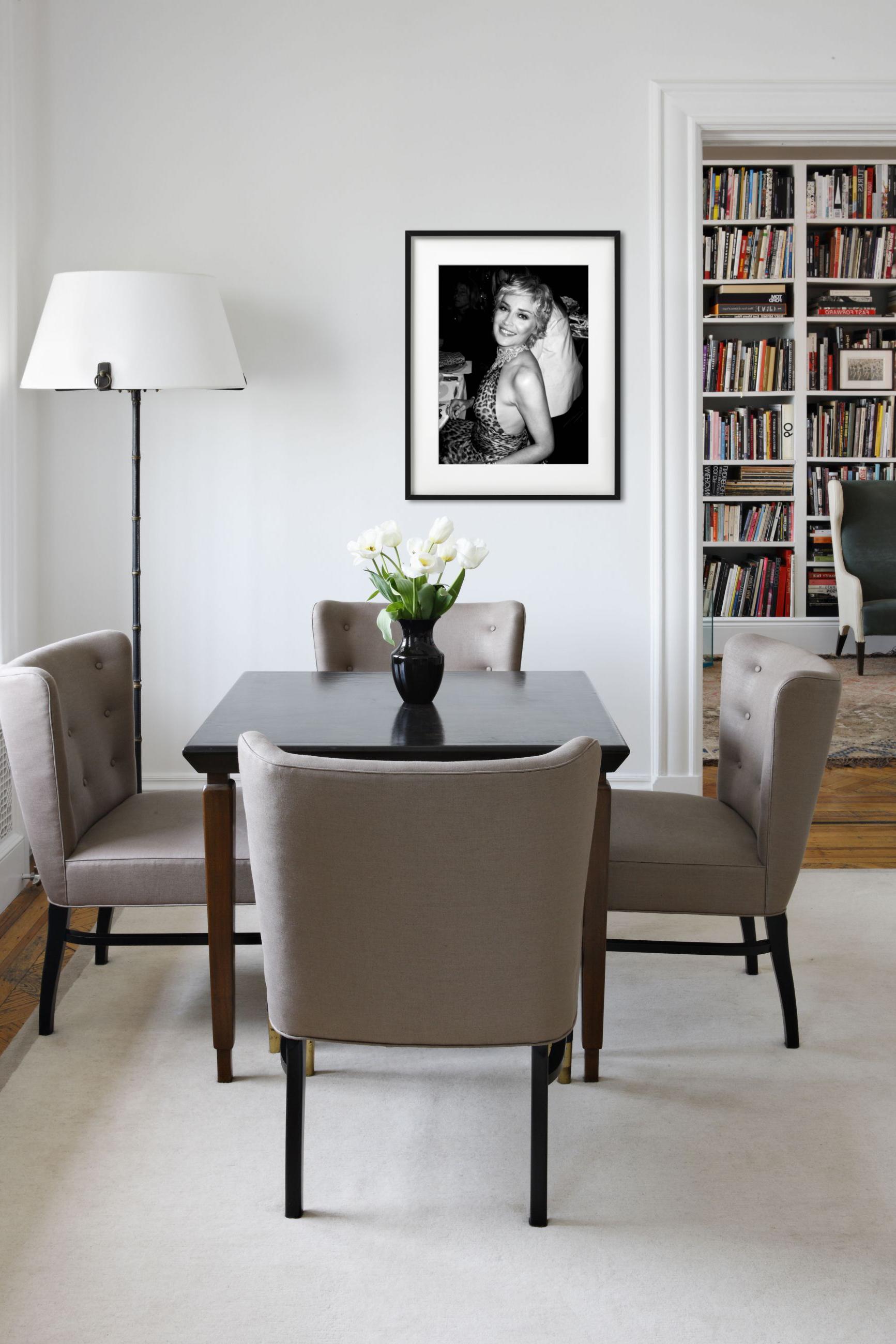 Sharon Stone, Cannes – b&w-Porträt der Schauspielerin, Kunstfotografie, 1992 (Zeitgenössisch), Photograph, von Roxanne Lowit
