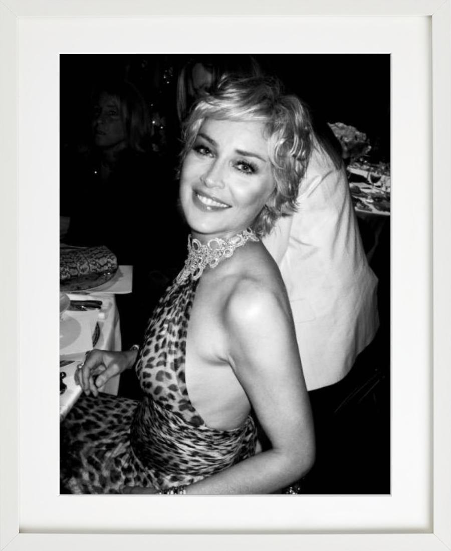 Sharon Stone, Cannes – b&w-Porträt der Schauspielerin, Kunstfotografie, 1992 im Angebot 2