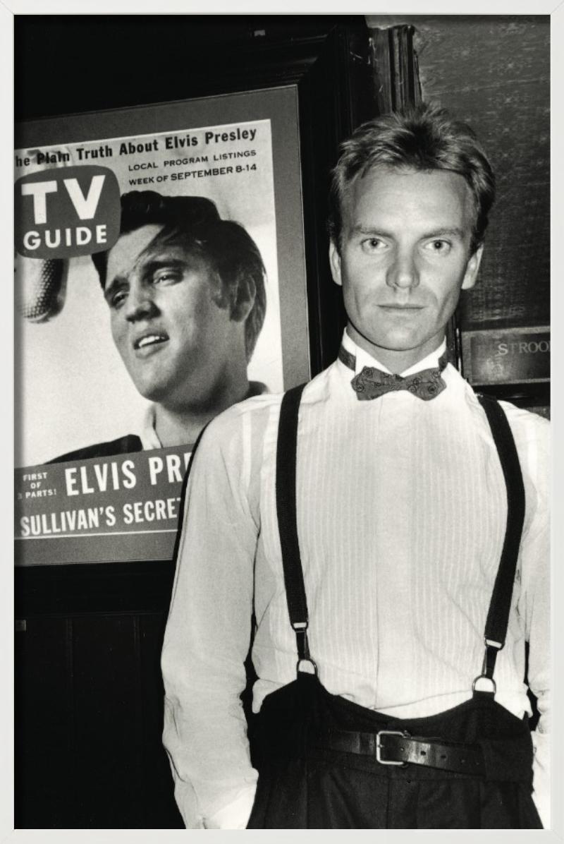 Sting, NYC – Porträt mit Elvis Presley-Poster, Fine Art Photography, 1985 im Angebot 6