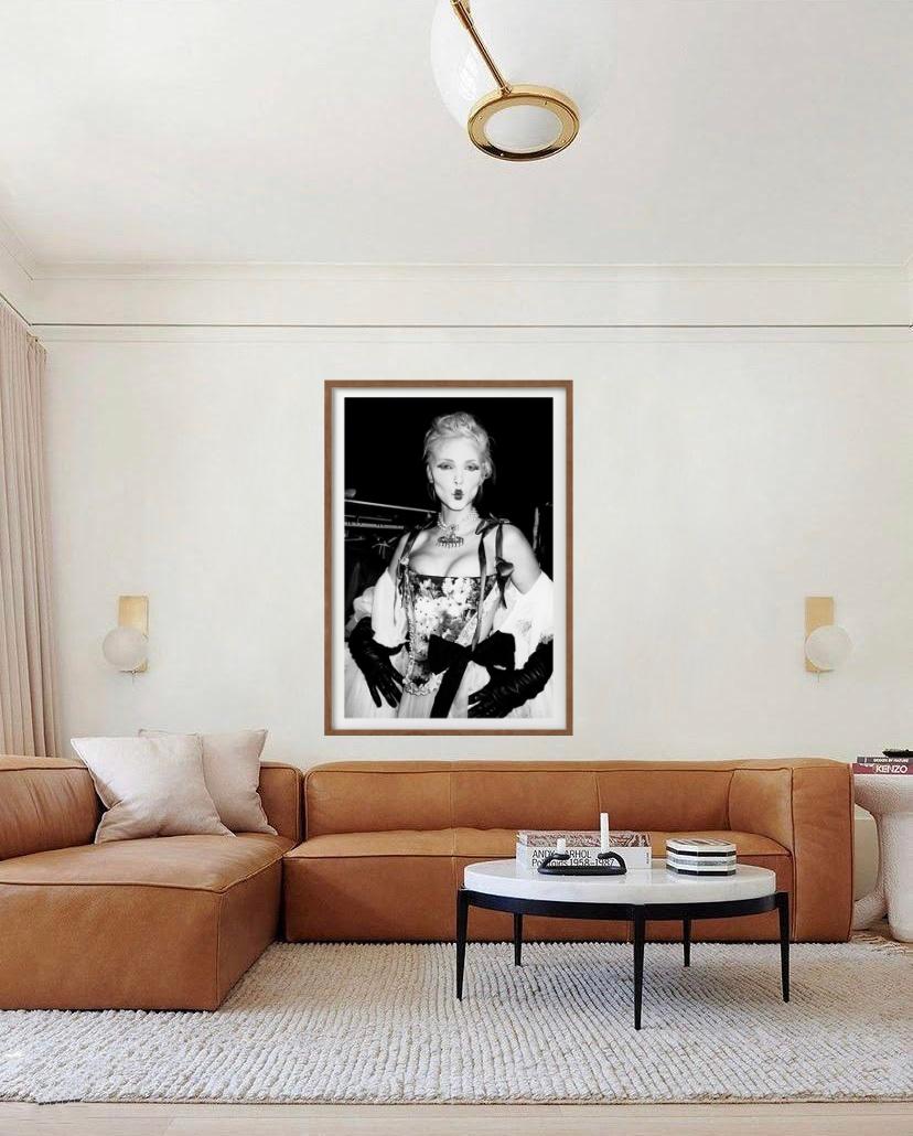 Vivienne Westwood, Paris - Historique Nadja Auermann, photographie d'art, 1995 - Contemporain Photograph par Roxanne Lowit