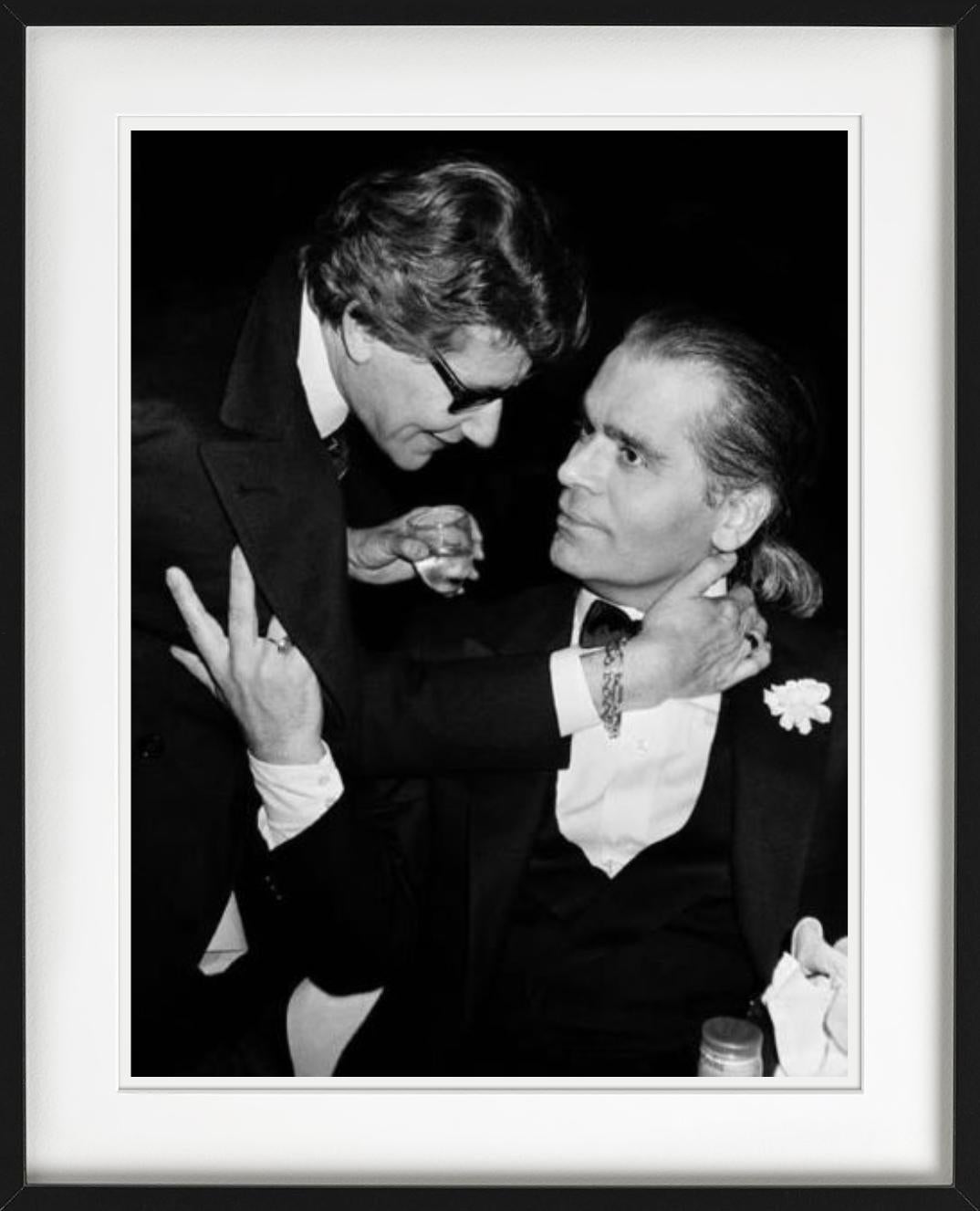 Yves Saint Laurent e Karl Lagerfeld - Ritratto, fotografia d'autore, 1983 in vendita 1