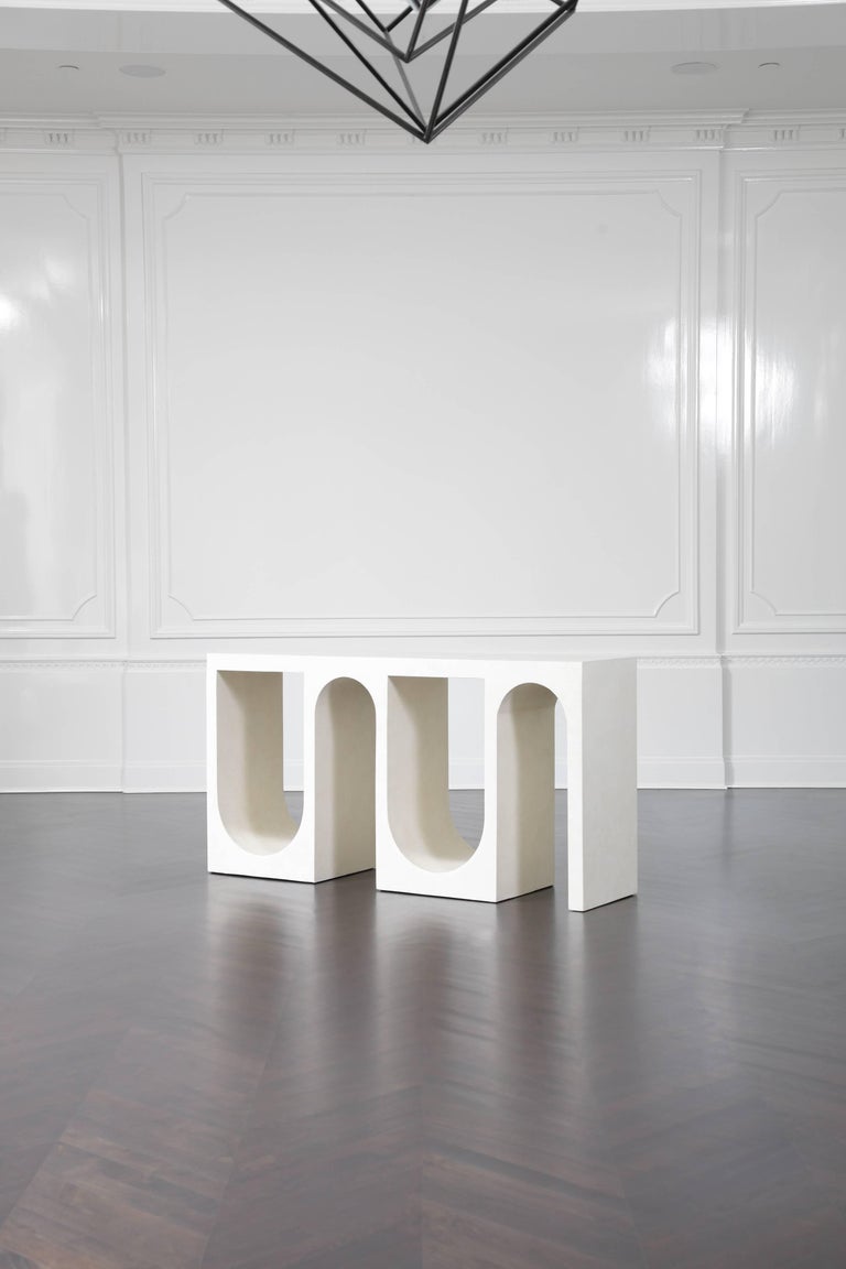 Kelly Wearstler Sculptural Roxbury Console in Gray Resin with Plaster Finish In New Condition In West Hollywood, CA