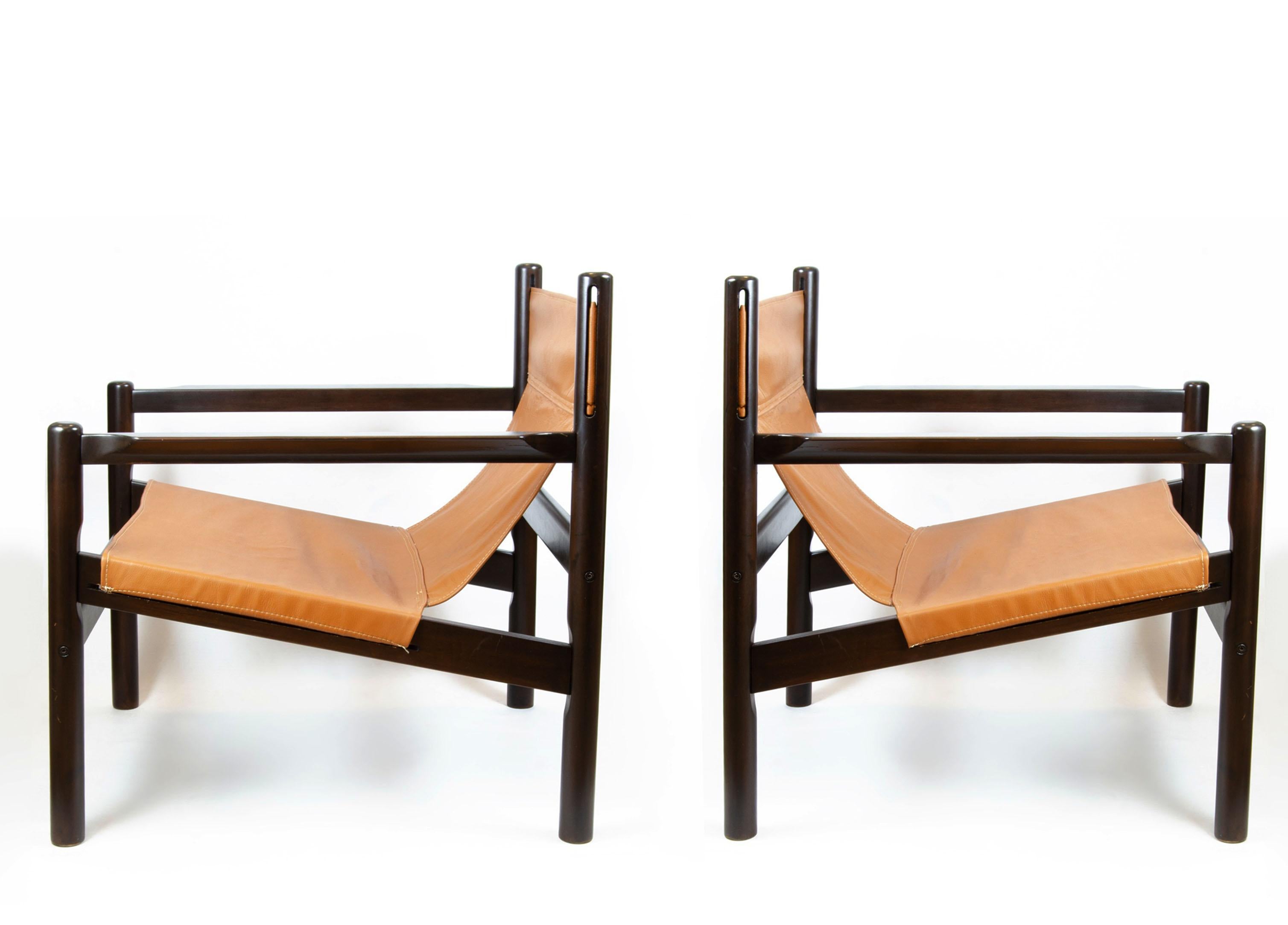 Leather Roxinho vintage Safari armchair in leather and wood by MCM Michel Arnoult, 1960s For Sale