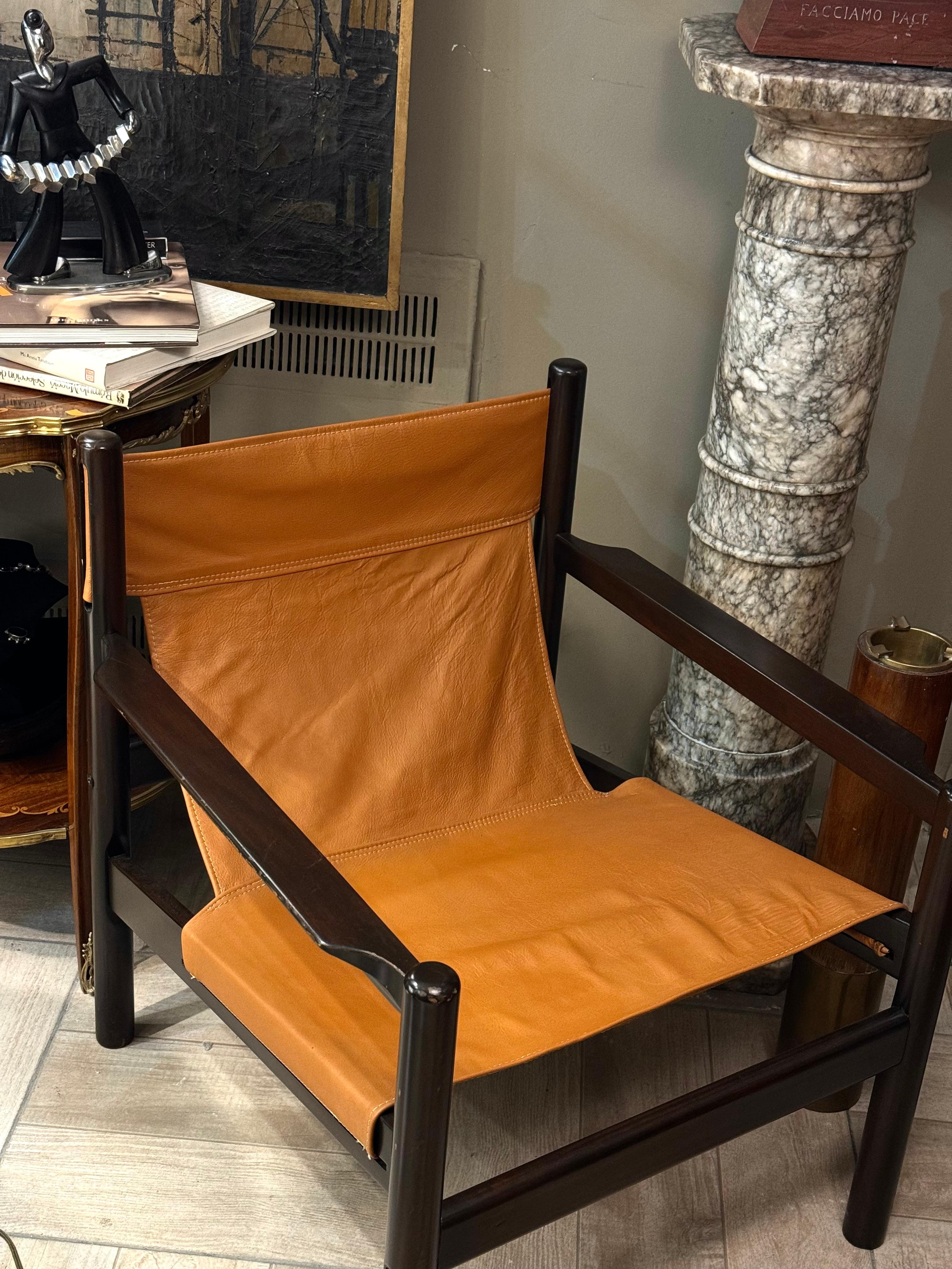 Mid-Century Modern Roxinho vintage Safari armchair in leather and wood by MCM Michel Arnoult, 1960s For Sale